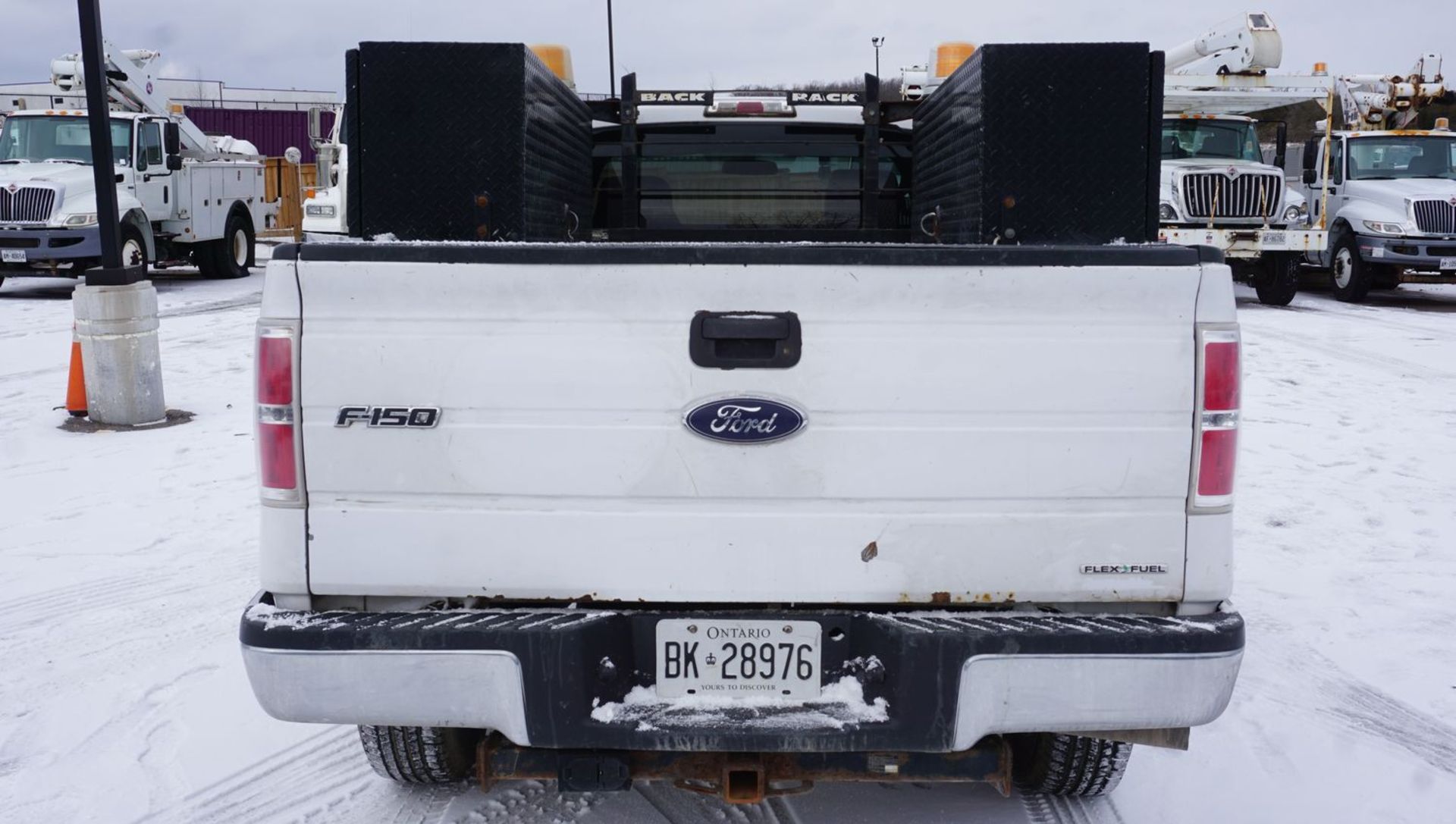 2014 FORD F150XL REG CAB 4X2 PICKUP W/ 5.0L V8 GAS ENGINE C/W (2) WEATHER GUARD HI-SIDE TOOL BOXES, - Image 6 of 11