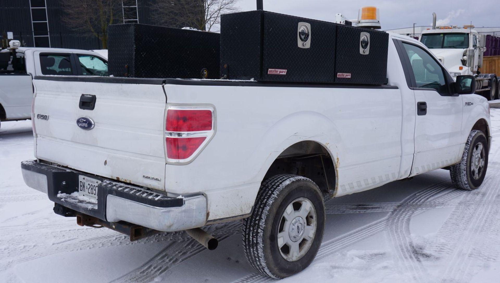 2014 FORD F150XL REG CAB 4X2 PICKUP W/ 5.0L V8 GAS ENGINE C/W (2) WEATHER GUARD HI-SIDE TOOL BOXES, - Image 5 of 11