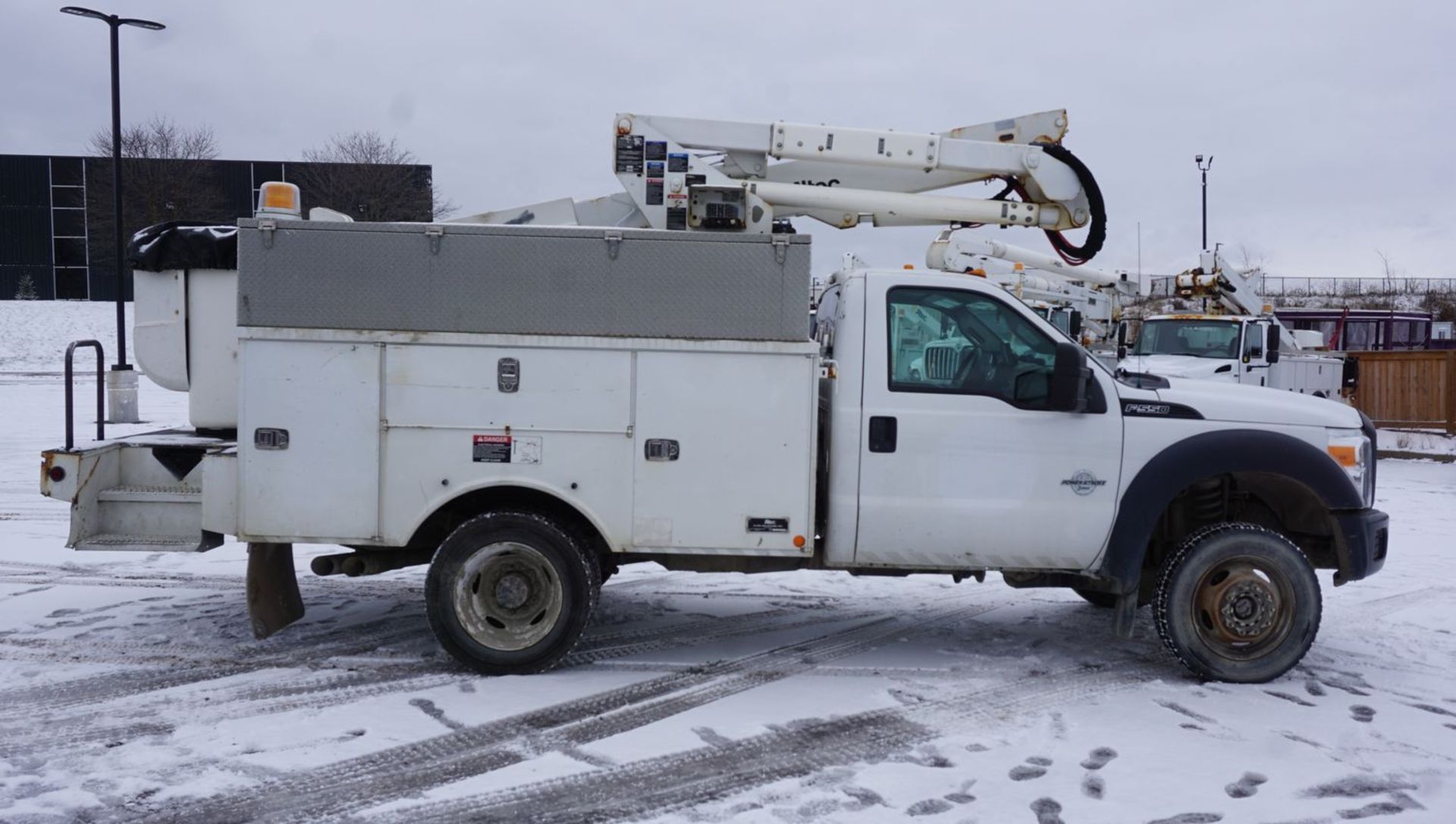 2014 ALTEC AT37G ARTICULATING TELESCOPIC BOOM & BUCKET MOUNTED ON 2014 FORD F550XL SUPER DUTY 4X4 - Image 4 of 16