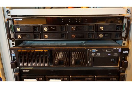 LOT - SERVER RACK C/W: (3) QNAP RACK-MOUNT NAS (NO HDD), IBM SYSTEM X3650 M4 SERVER (NO HDD), - Image 4 of 8