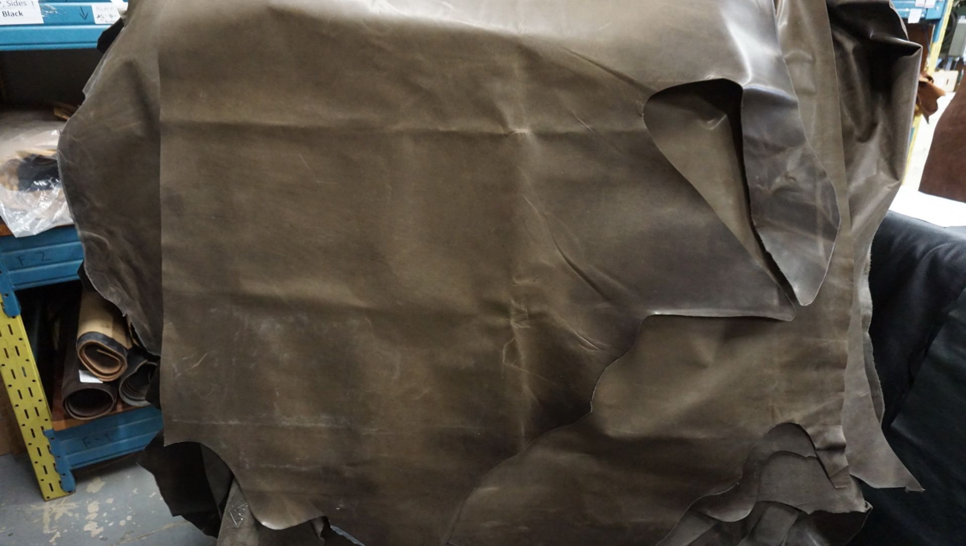 LOT - 1,104 SQFT - BARK BROWN UPHOLSTERY LEATHER - Image 2 of 2