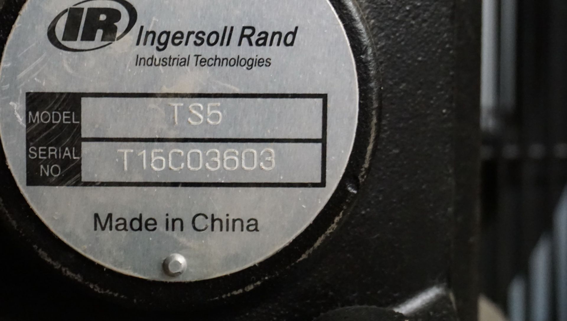 INGERSOLL RAND 5HP VERTICAL TANK MOUNT AIR COMPRESSOR - 80 GAL (230V) - Image 2 of 4