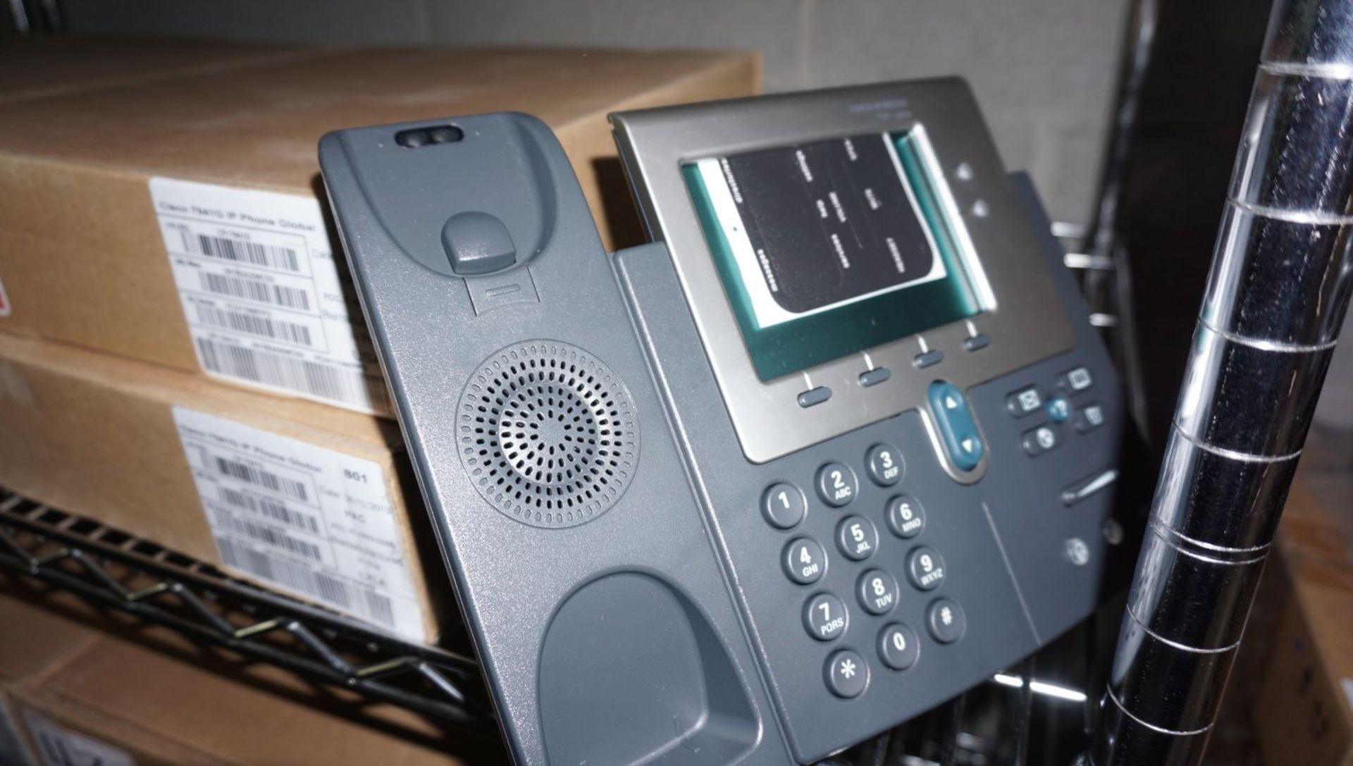 UNITS - CISCO 7940 & 7941 COMPLETE IP PHONE SETS W/ (1) CISCO 7937 IP CONFERENCE STATION - Image 3 of 6