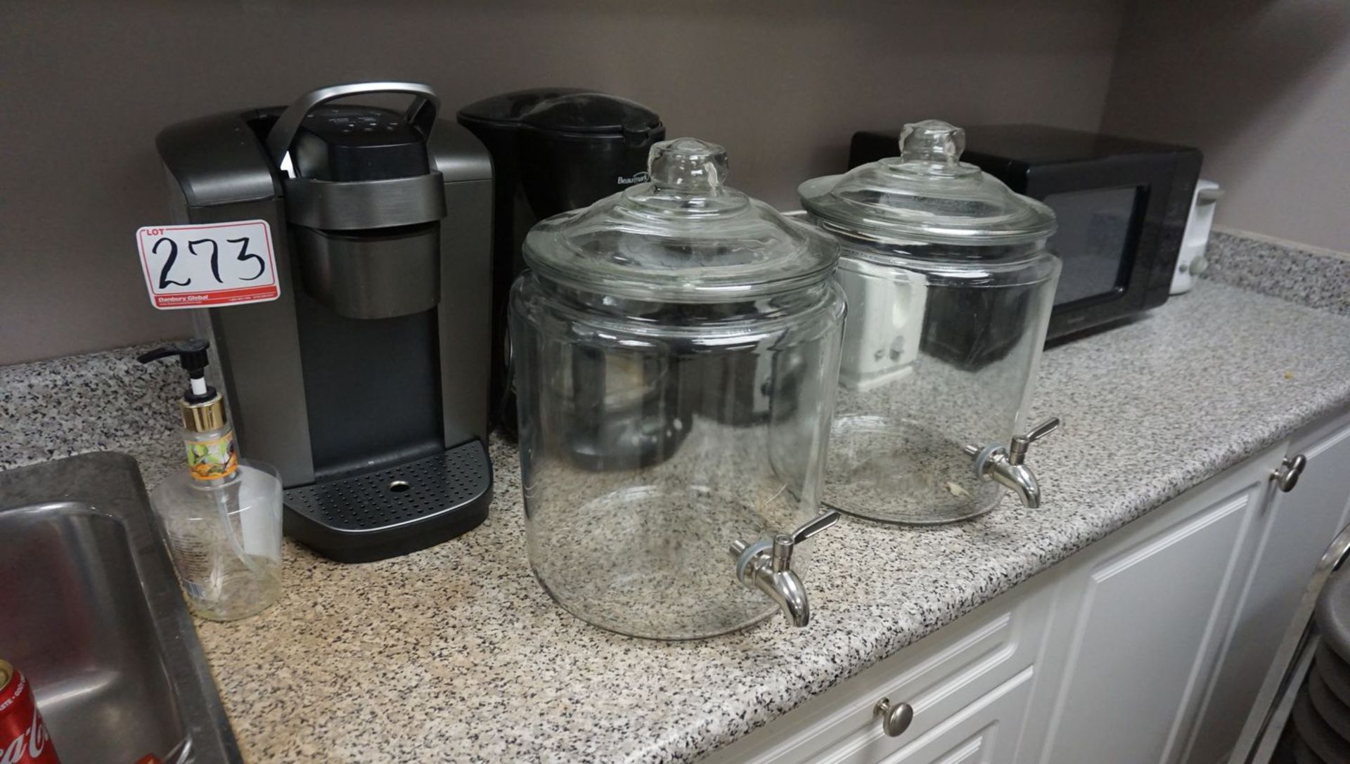 LOT - COFFEE & POD COFFEE MAKER, MICROWAVE, & GLASS BEVERAGE DISPENSERS