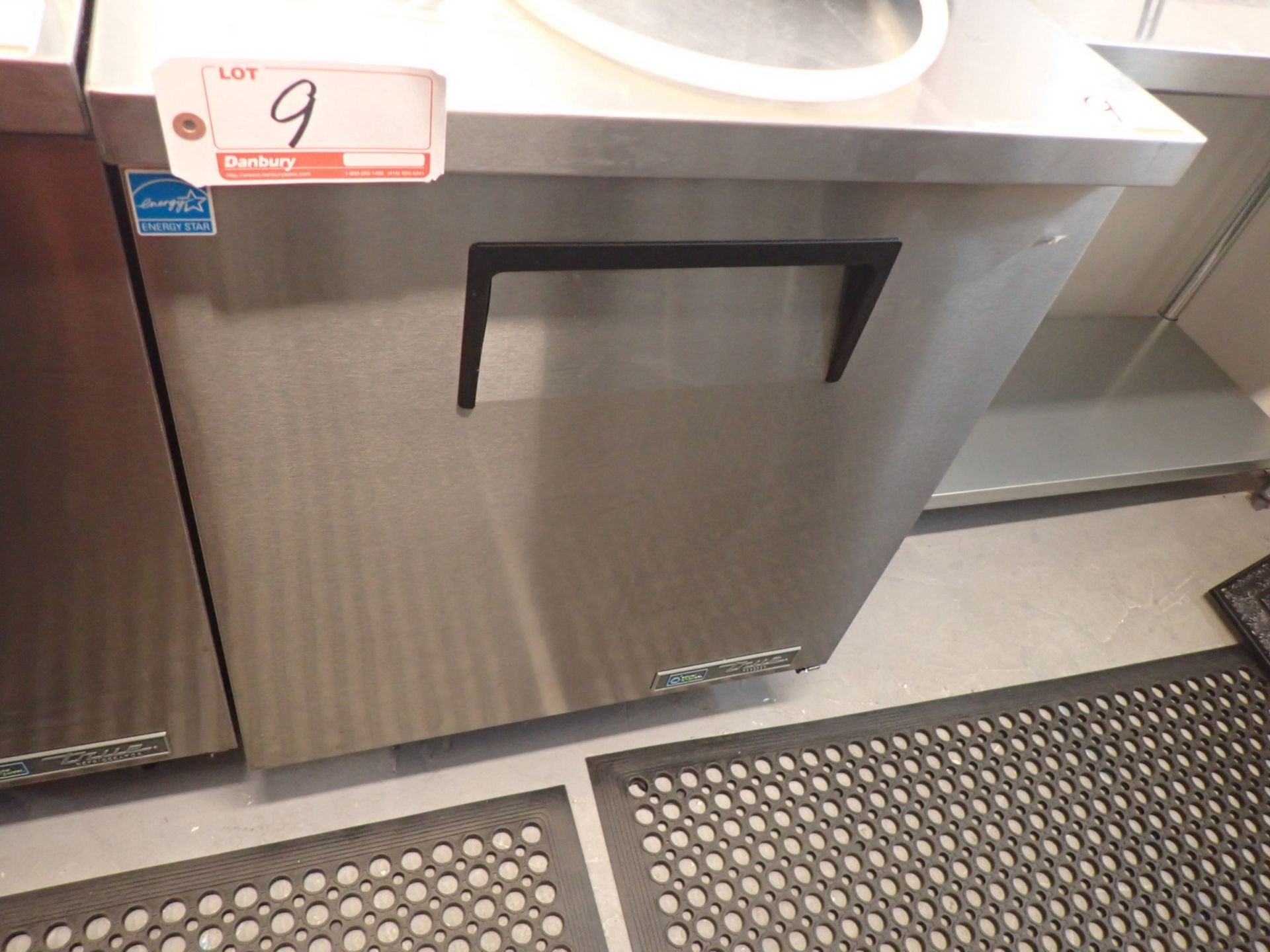 TRUE TUC-27F-HC 27" 1-DOOR UNDERCOUNTER STAINLESS STEEL FREEZER (115V) W/ CASTERS