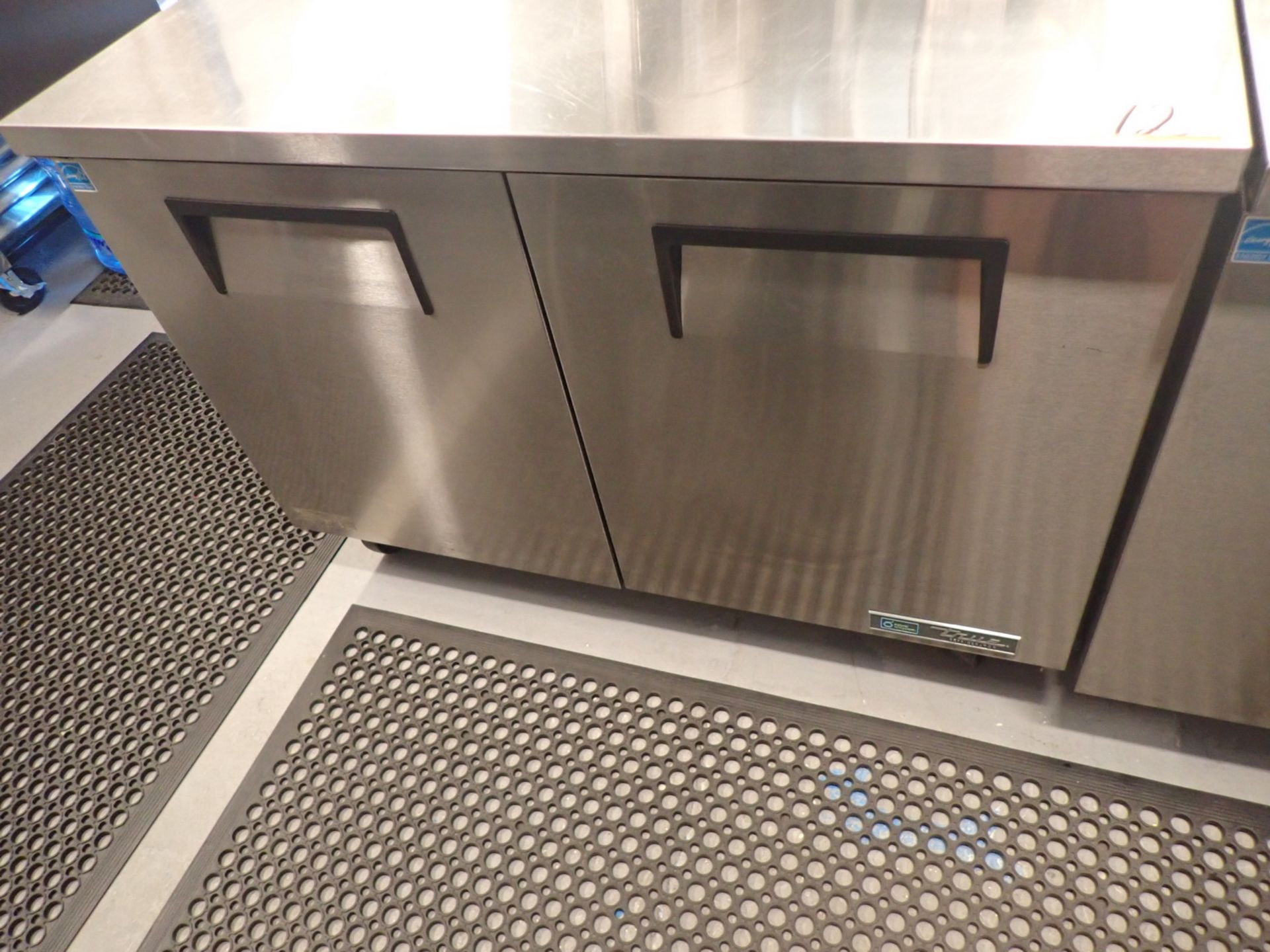 TRUE TUC-48-HC 2-DOOR UNDERCOUNTER STAINLESS STEEL REFRIGERATOR (115V) W/ CASTERS - Image 2 of 4