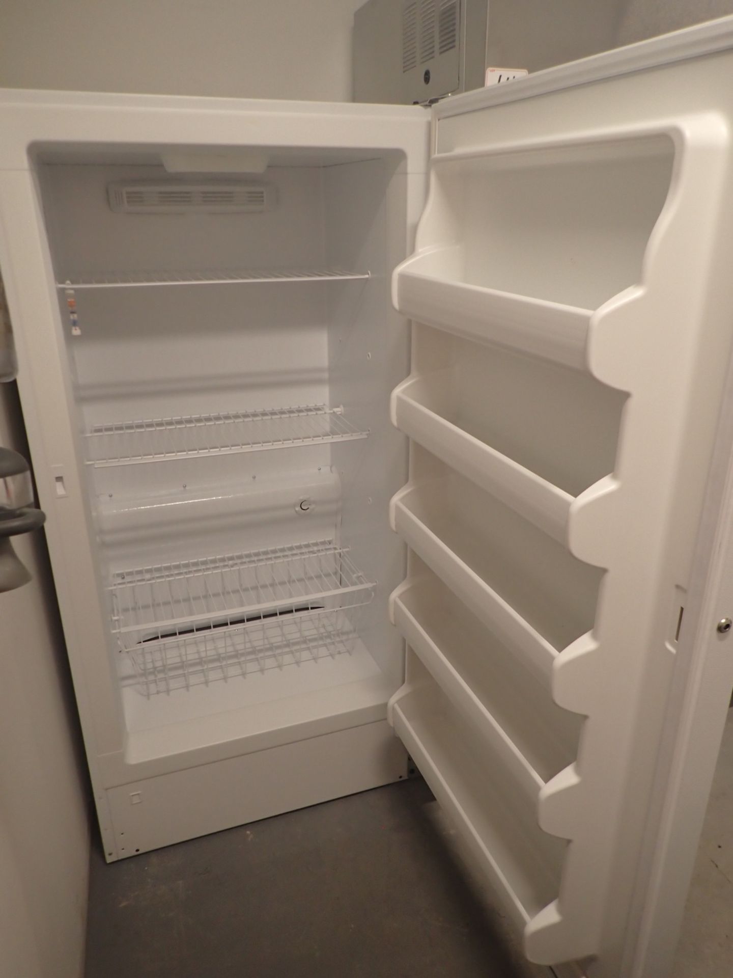 FRIGIDAIRE BKFH17F1SW1 SINGLE DOOR WHITE UPRIGHT FREEZER - Image 2 of 3