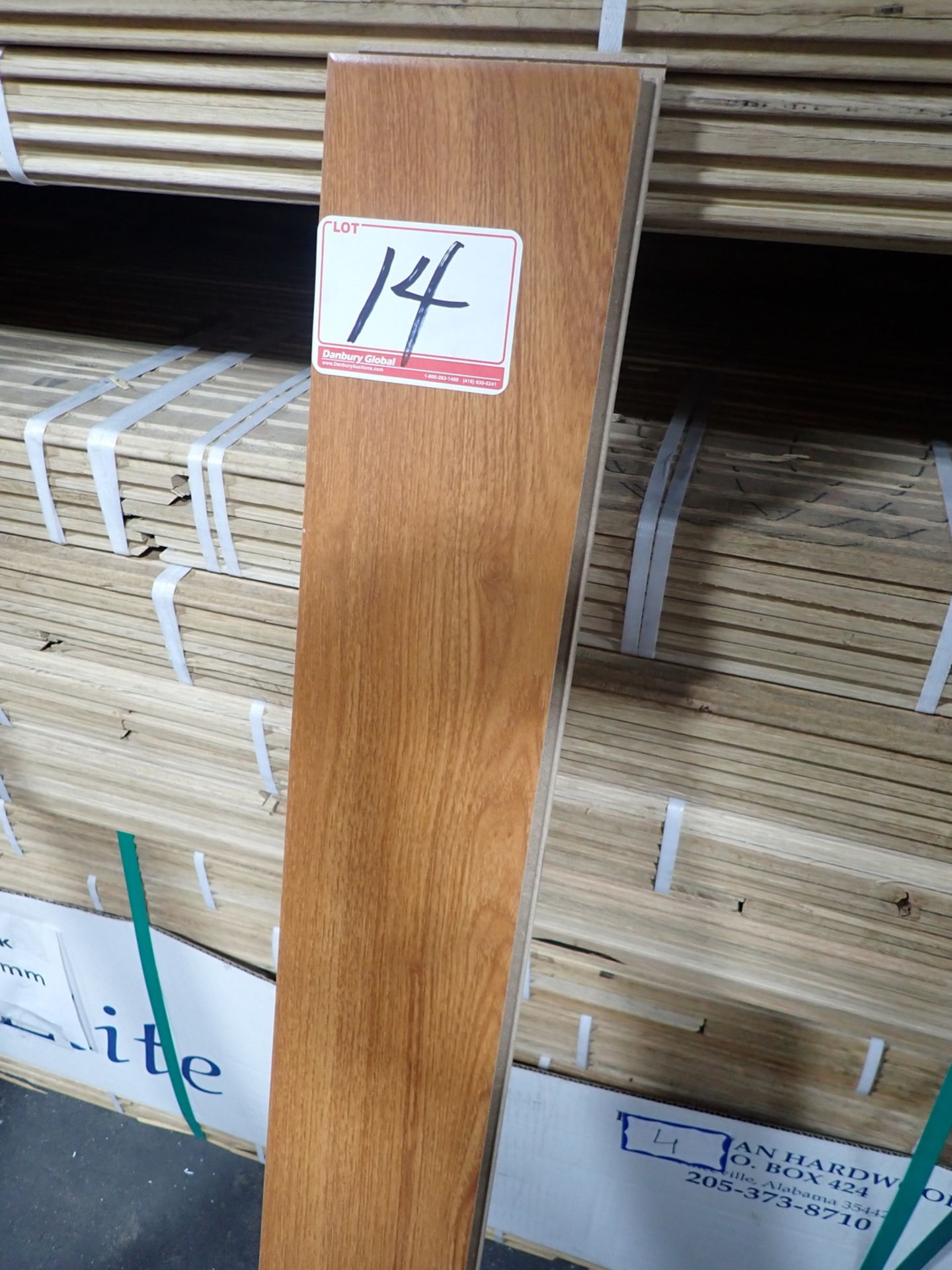 BOXES - HONEY OAK 15MM X 1216 X 126MM LAMINATE FLOORING (13.19 SQFT / BOX)