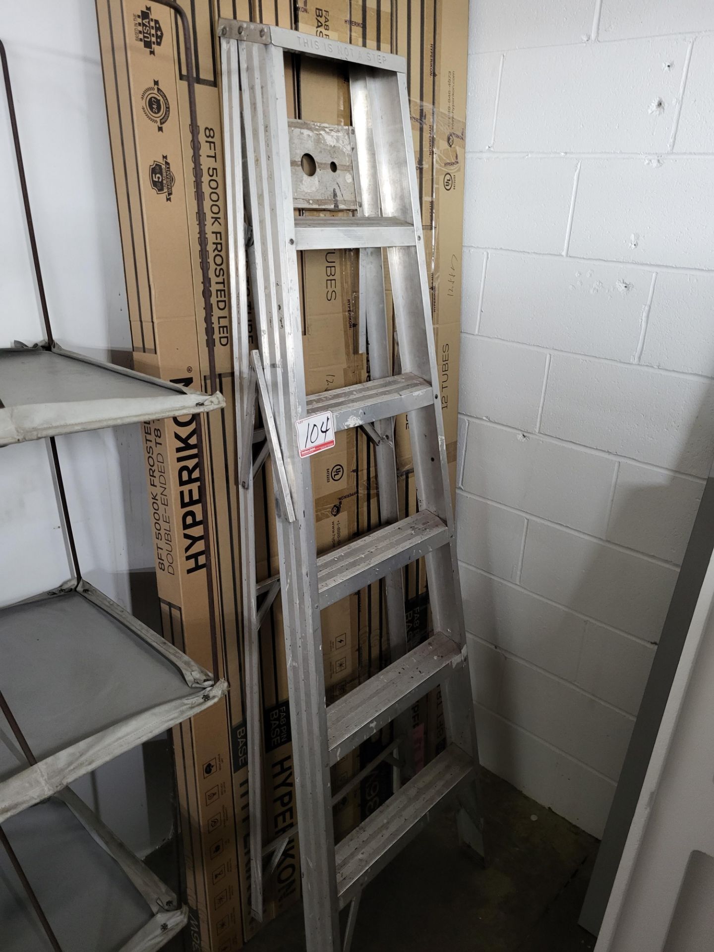 ALUMINUM 6' STEP LADDER