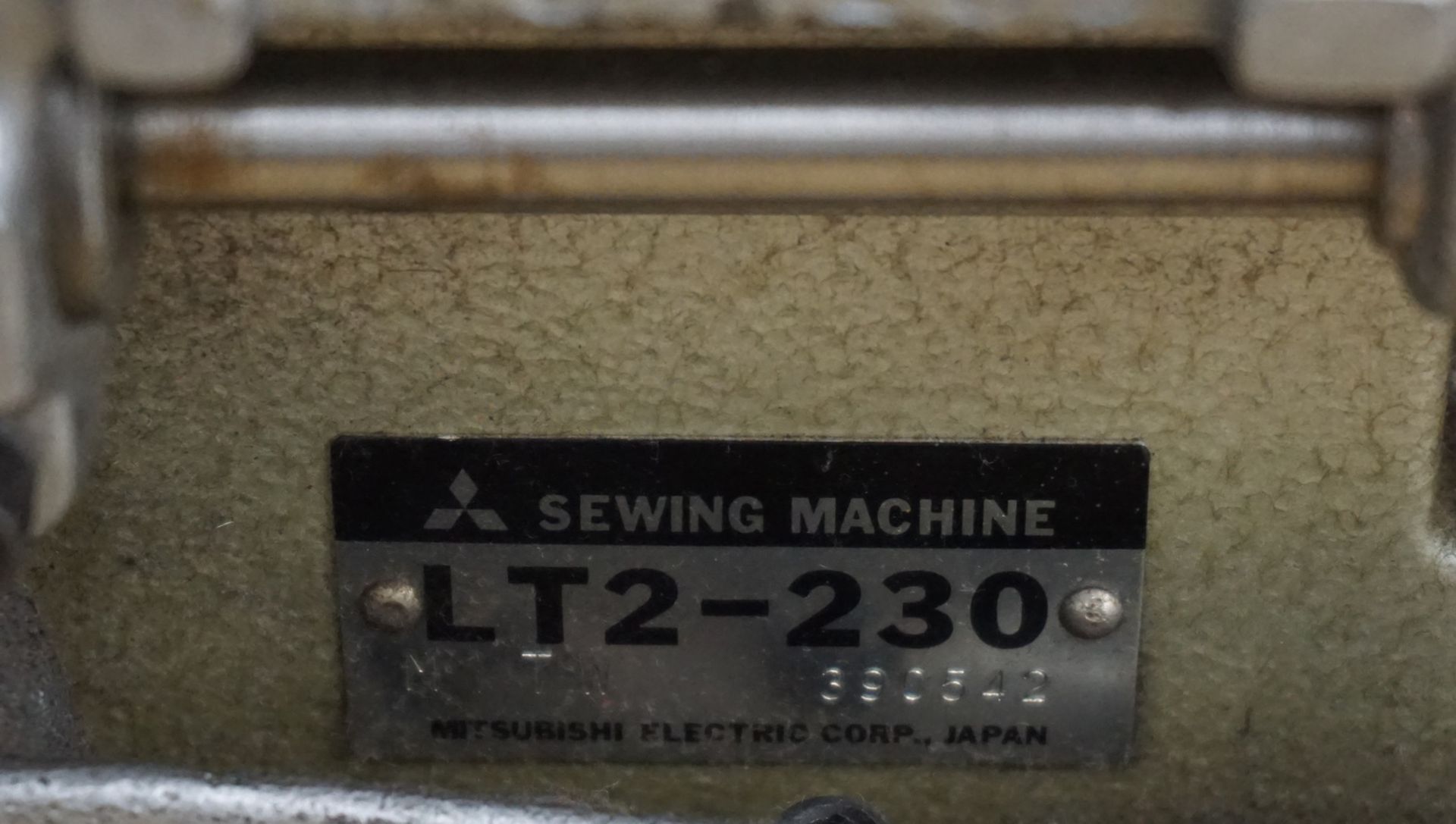 MITSUBISHI LT2-230 DOUBLE NEEDLE SEWING MACHINE, 1/2" 2 NEEDLE GAP, S/N 390542 - Image 5 of 6