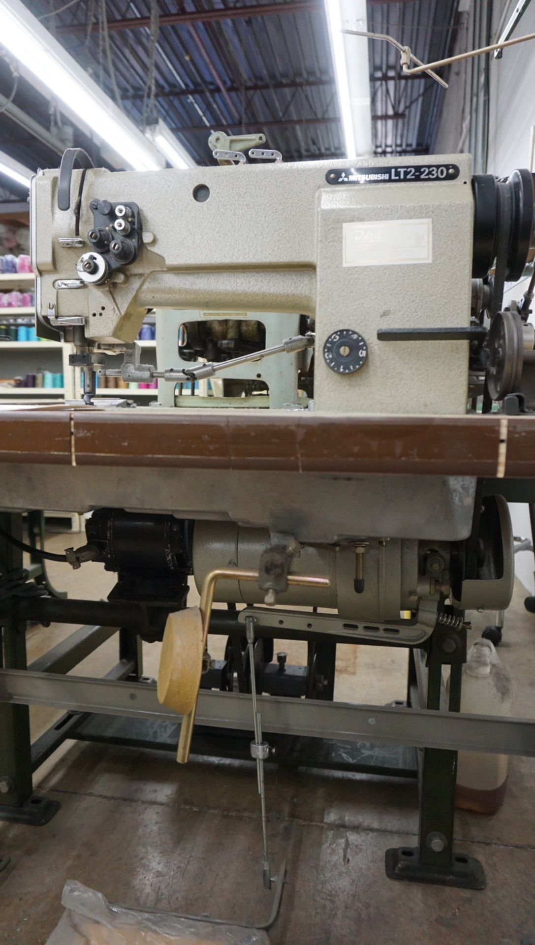 MITSUBISHI LT2-230 DOUBLE NEEDLE SEWING MACHINE, 1/2" 2 NEEDLE GAP, S/N 390542 - Image 3 of 6