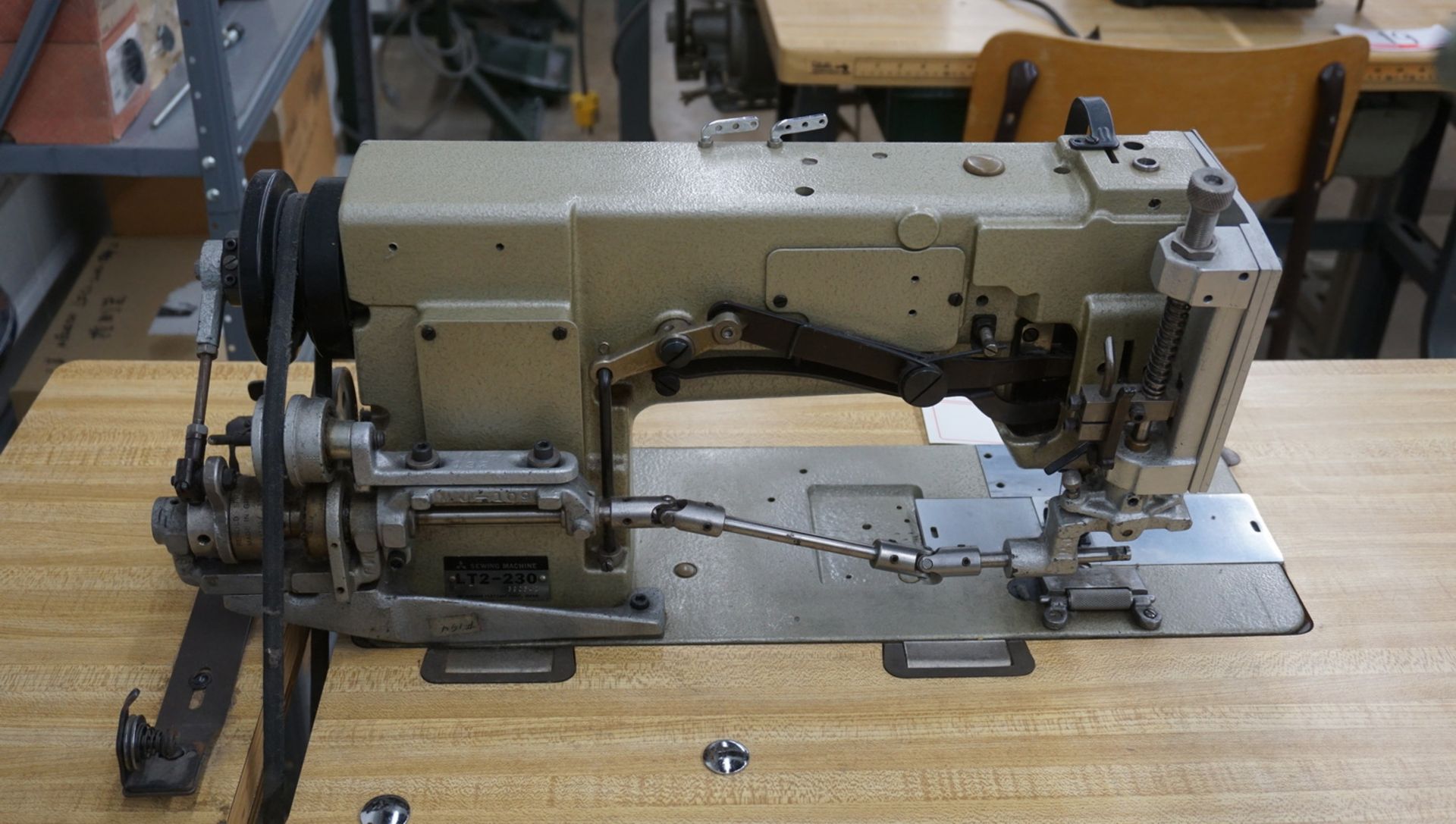 MITSUBISHI LT2-230 DOUBLE NEEDLE SEWING MACHINE, 1/2" 2 NEEDLE GAP, S/N 390542 - Image 4 of 6