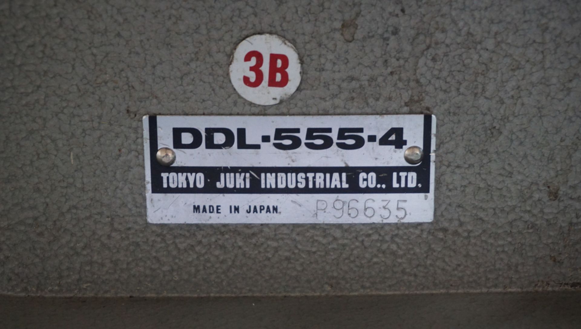 JUKI DDL-555-4 SINGLE NEEDLE SEWING MACHINE W/ NEEDLE POSITIONER (110V) - Image 5 of 5