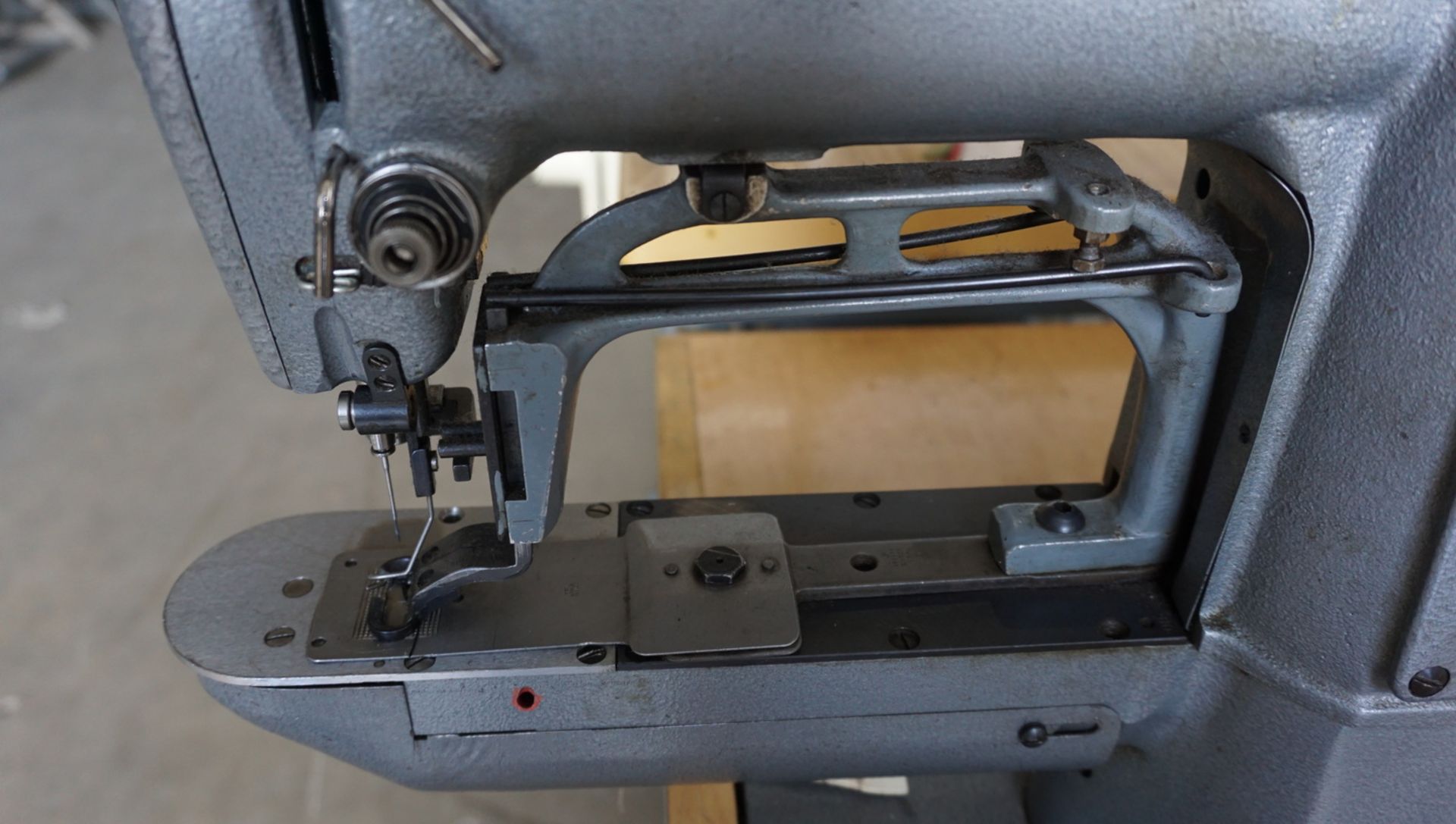 SINGER 269W126 BAR TACKER (110V) - Image 3 of 5