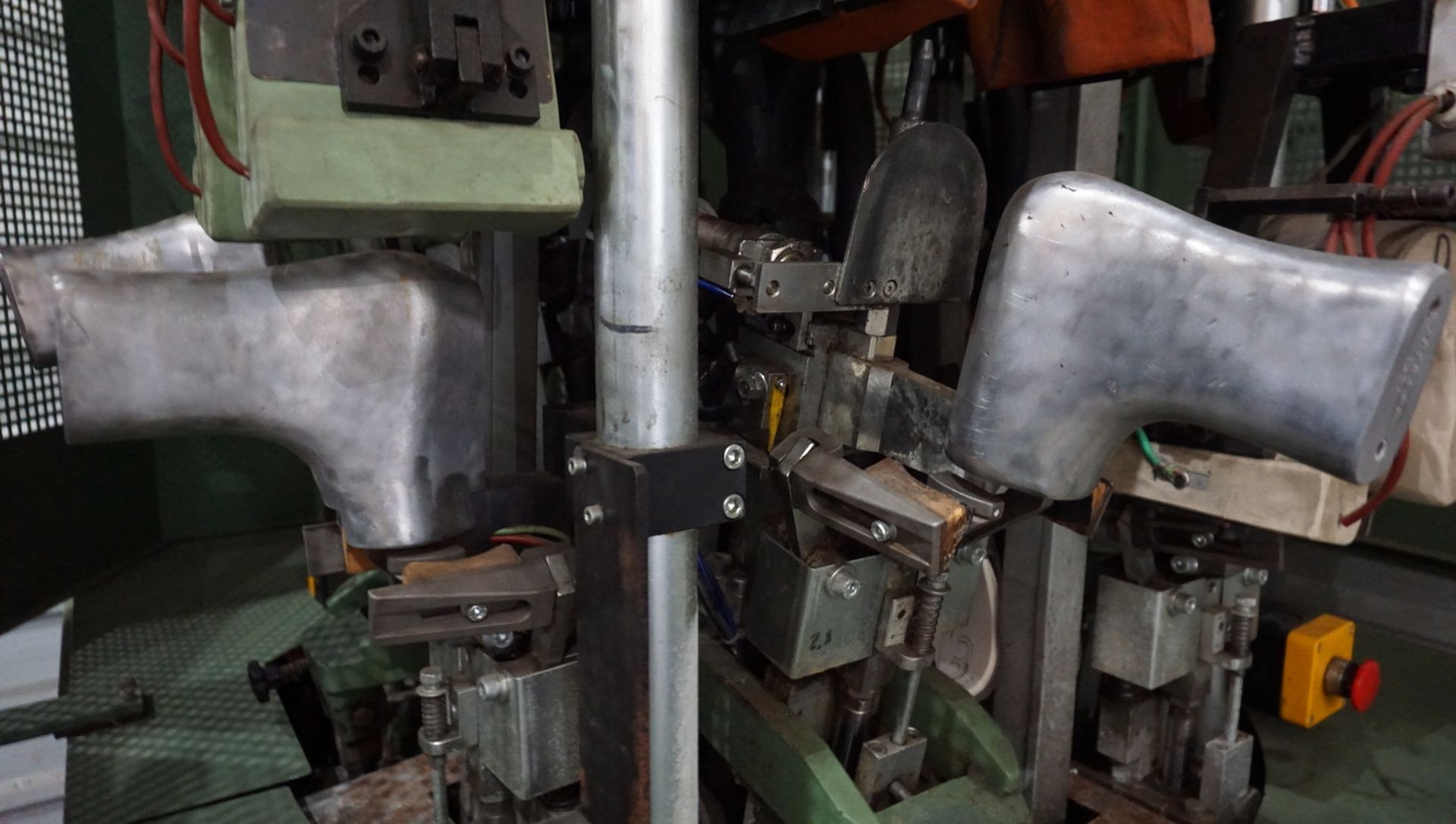 AMERICAN SHOE MACHINERY ROTARY 94DP ROTARY COUNTERFORMING MACHINE - Image 4 of 4