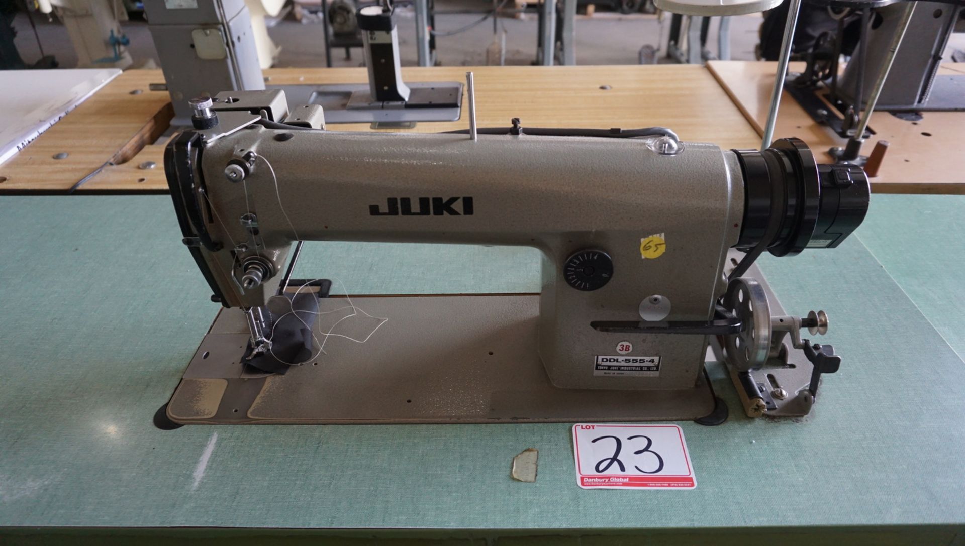 JUKI DDL-555-4 SINGLE NEEDLE SEWING MACHINE W/ NEEDLE POSITIONER (110V)