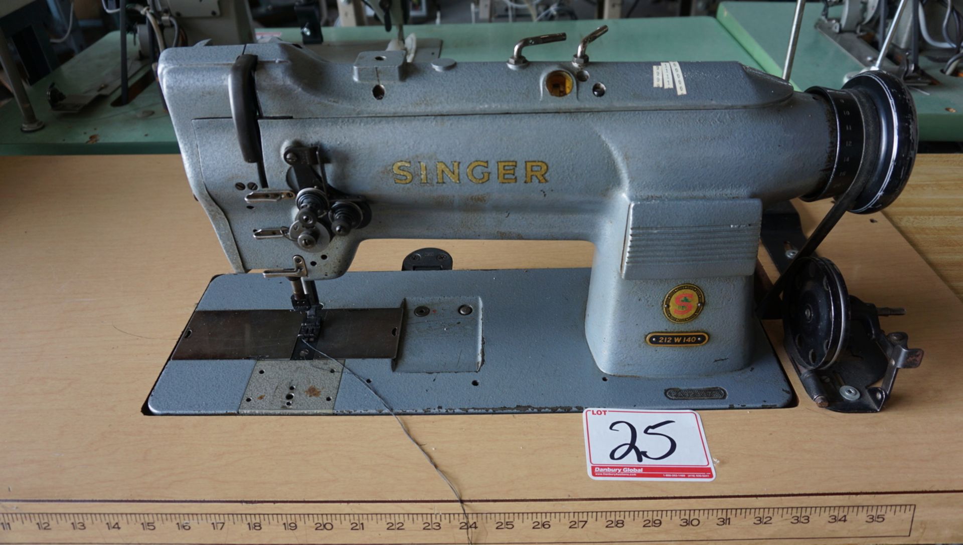 SINGER 212W140 DBLE NEEDLE (1/4" GAP) SEWING MACHINE (110V)