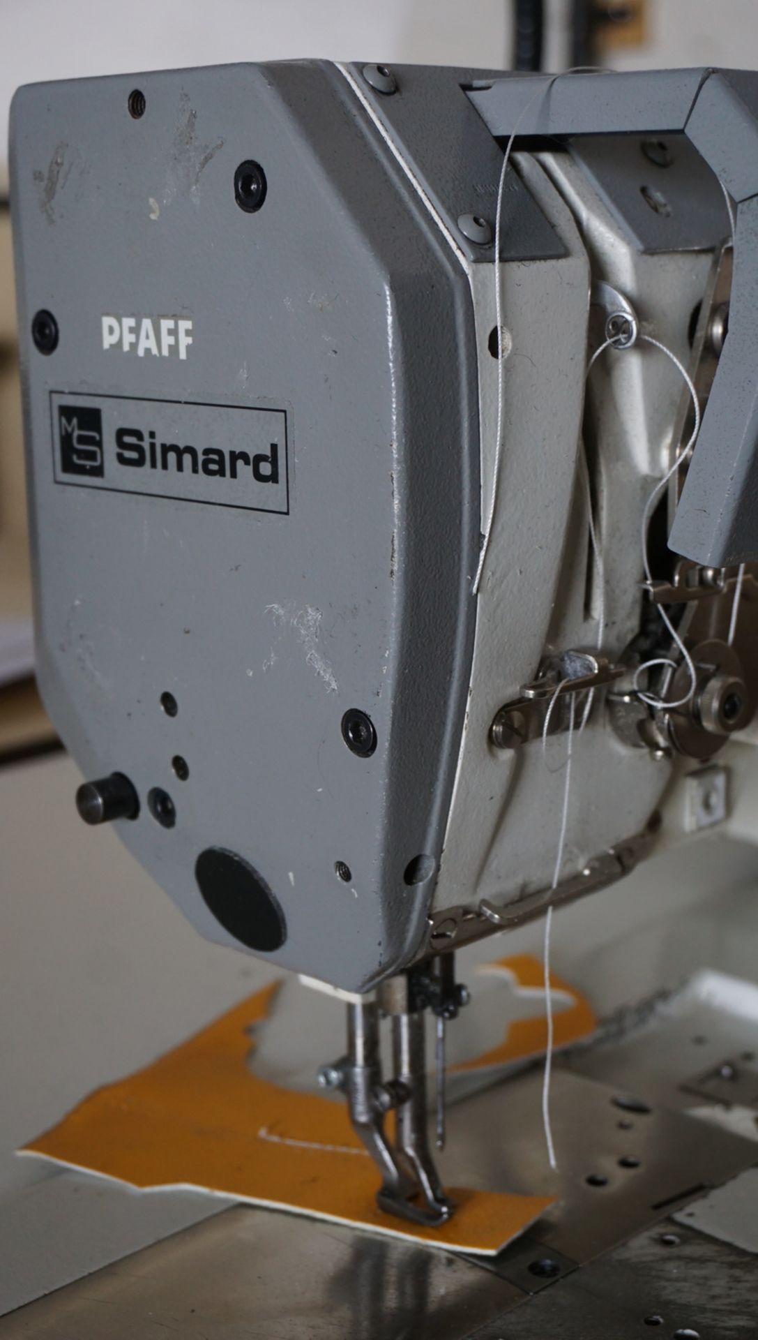 PFAFF 901-1425-001/009 SINGLE NEEDLE WALKING FOOT SEWING MACHINE W/ ELKA MODULAR V720 PROGRAMMER & - Image 2 of 4