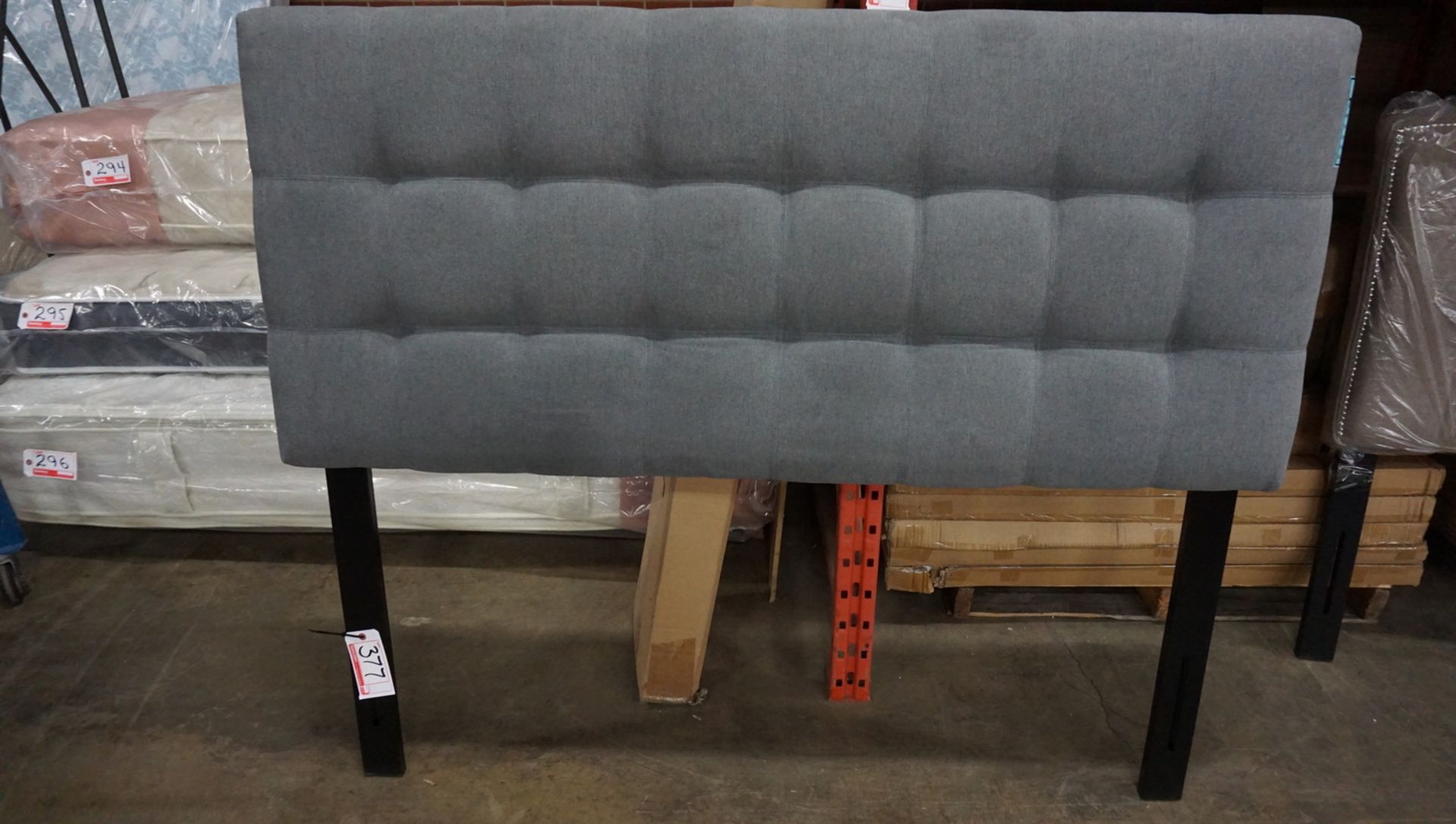 TUFTED GREY FABRIC UPHOLSTERED HEADBOARD (379QH)
