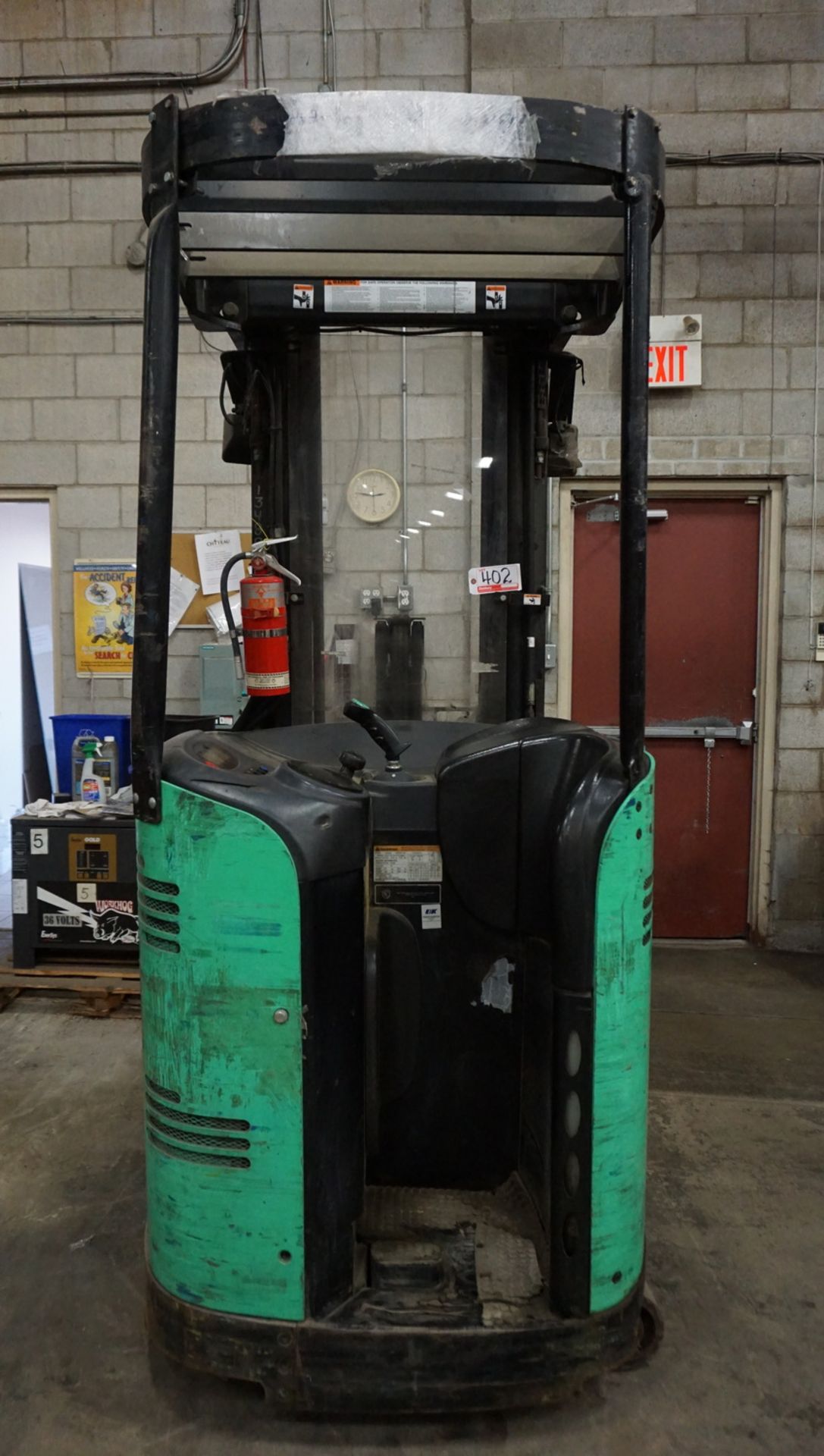 MITSUBISHI ESR20N ELECTRIC REACH TRUCK W/ 4,000LBS CAP, 240" LIFT, 24" REACH C/W CHARGER