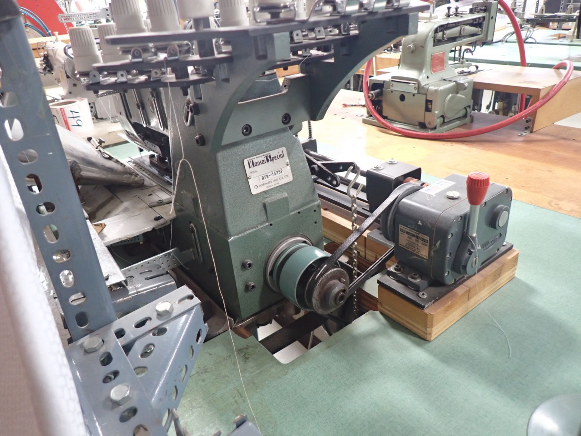 KANSAI DFB-1425P MULTI NEEDLE CHAIN STITCH MACHINE W/ FEED FOLDER ATTACHMENT + PULLER - Image 5 of 6