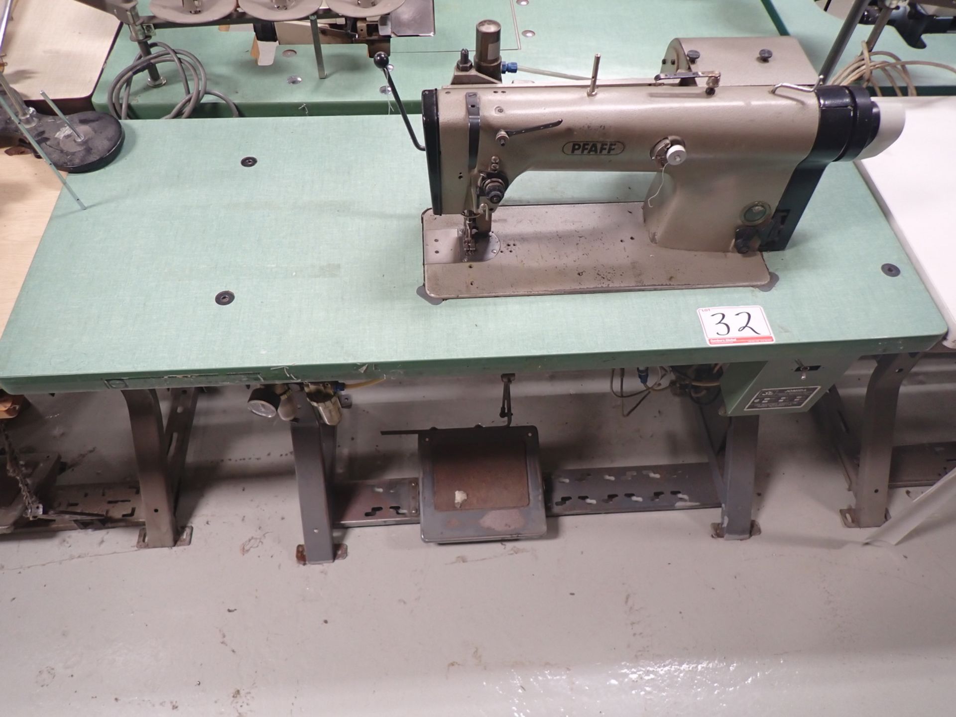 PFAFF 489-6/01 900/51-BS-N-46 SINGLE NEEDLE MACHINE W/ PULLER + NEEDLE POSITIONER - Image 7 of 7