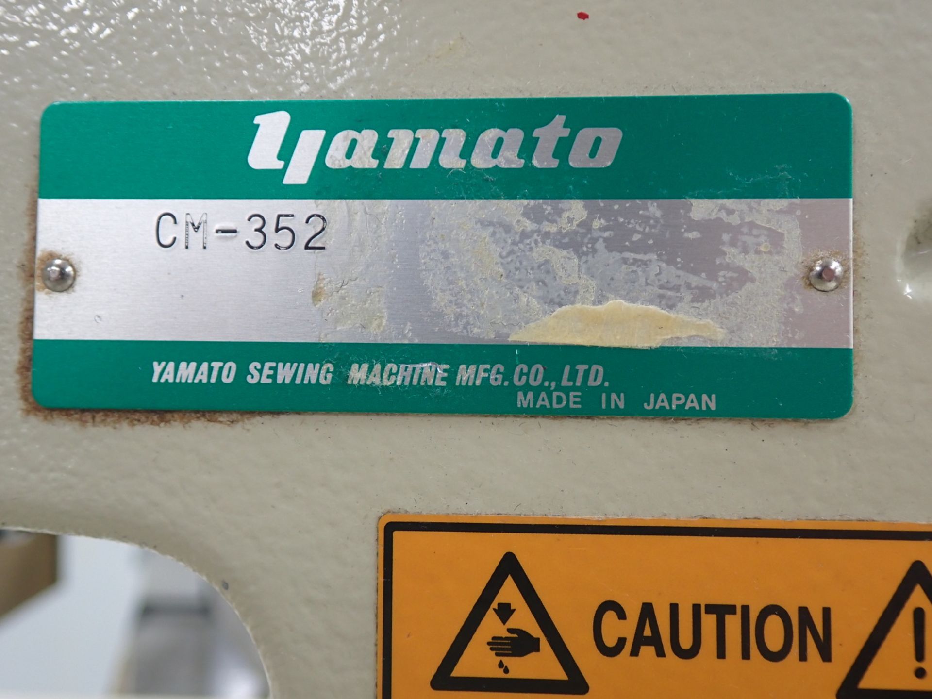 YAMATO CM-352 BLINDSTITCH MACHINE, S/N CM43004 W/ NEEDLE POSITIONER (110V) - Image 3 of 6