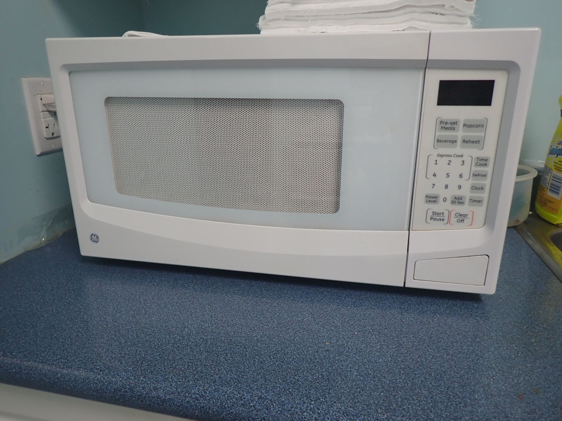 GE WHITE MICROWAVES - Image 2 of 2