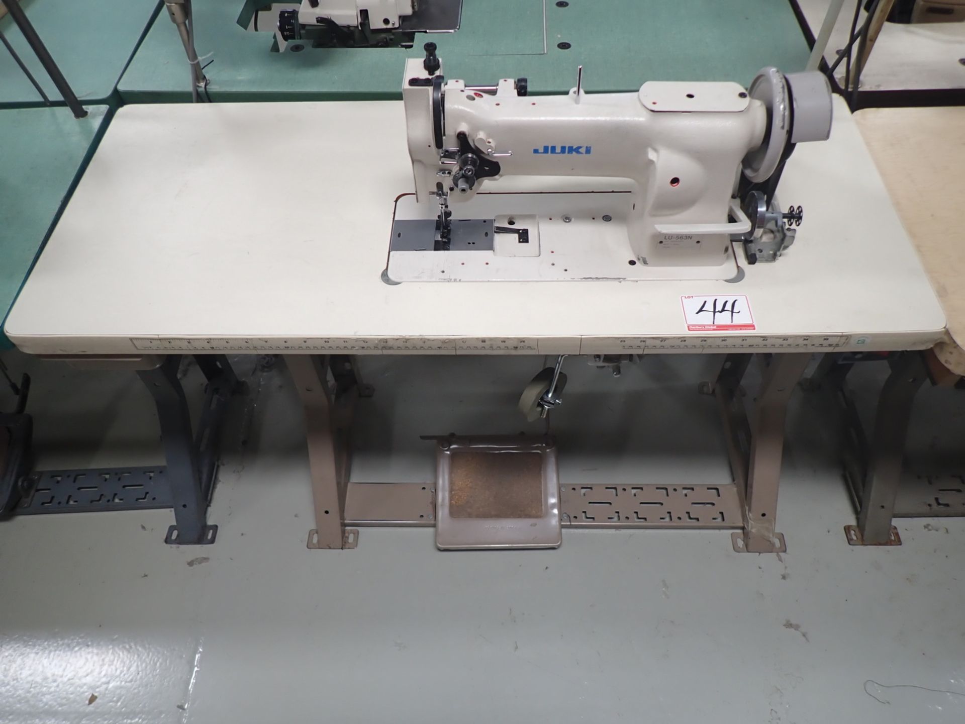 JUKI LU-563N SINGLE NEEDLE WLAKING FOOT MACHINE, S/N LUOBFO4684 W/ 12 BOBBINS, NEEDLES & PIPING FOOR - Image 6 of 9