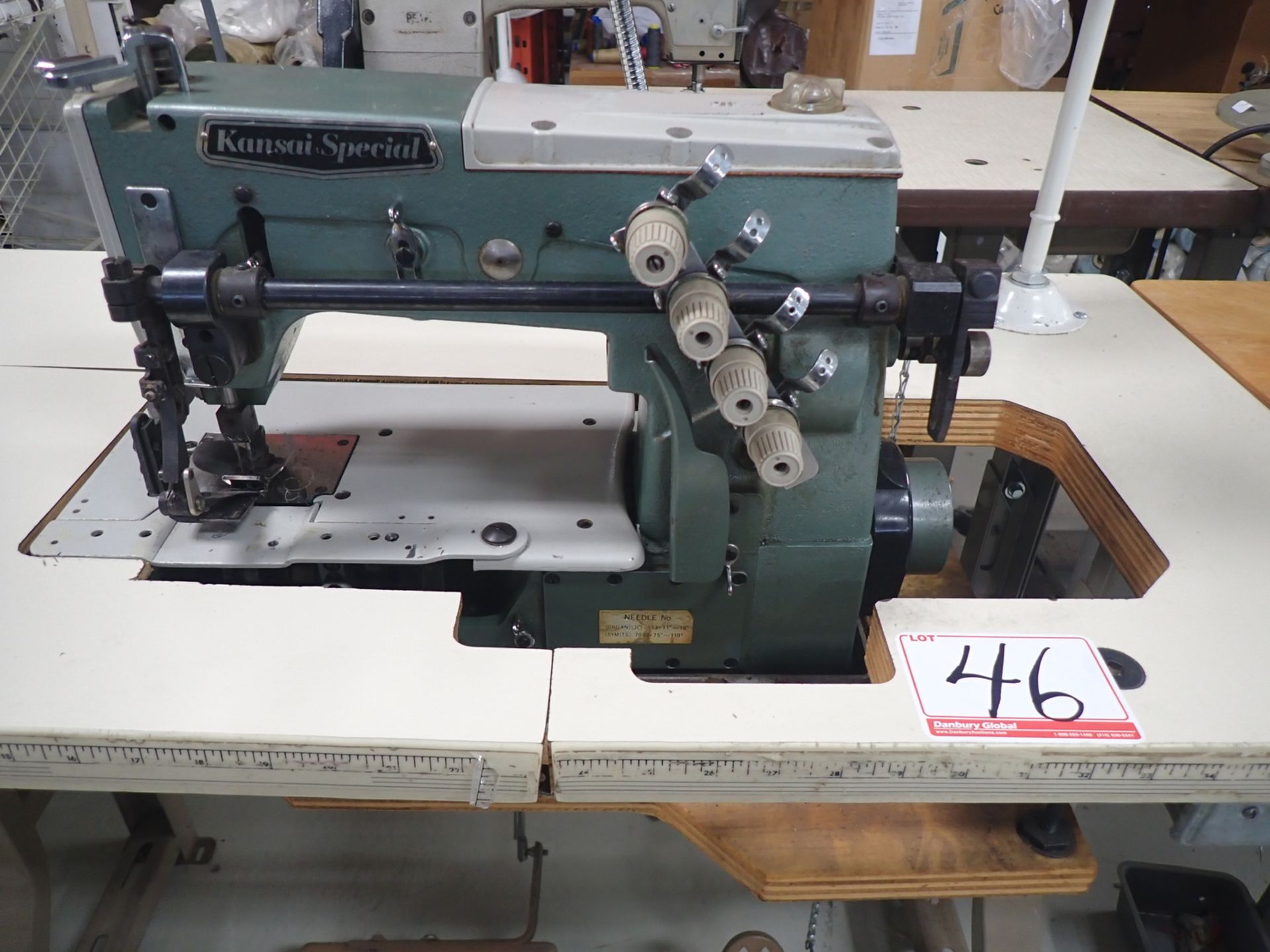 KANSAI DFU-1402MR DOUBLE NEEDLE CHAIN STITCH MACHINE (APPROX 1/4" GAP) (110V)