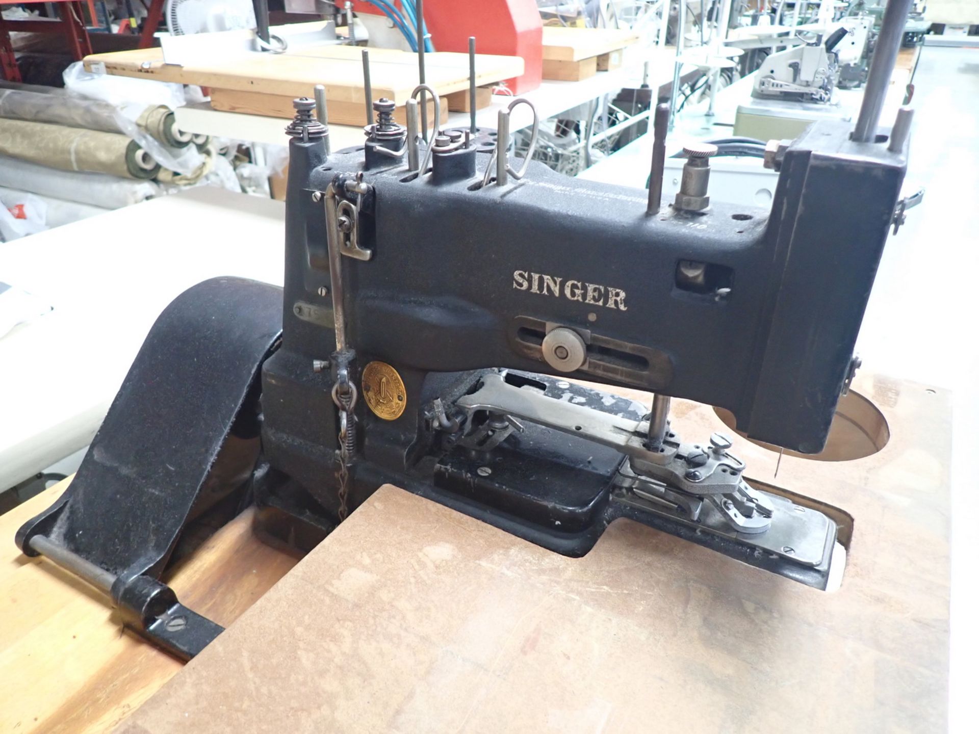 SINGER 175-60 BUTTON SEWER MACHINE - Image 3 of 5