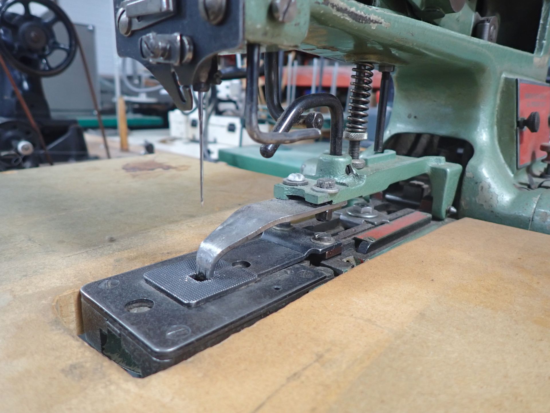 LEWIS 200-1 BUTTON SEWING MACHINE (110V) - Image 3 of 6