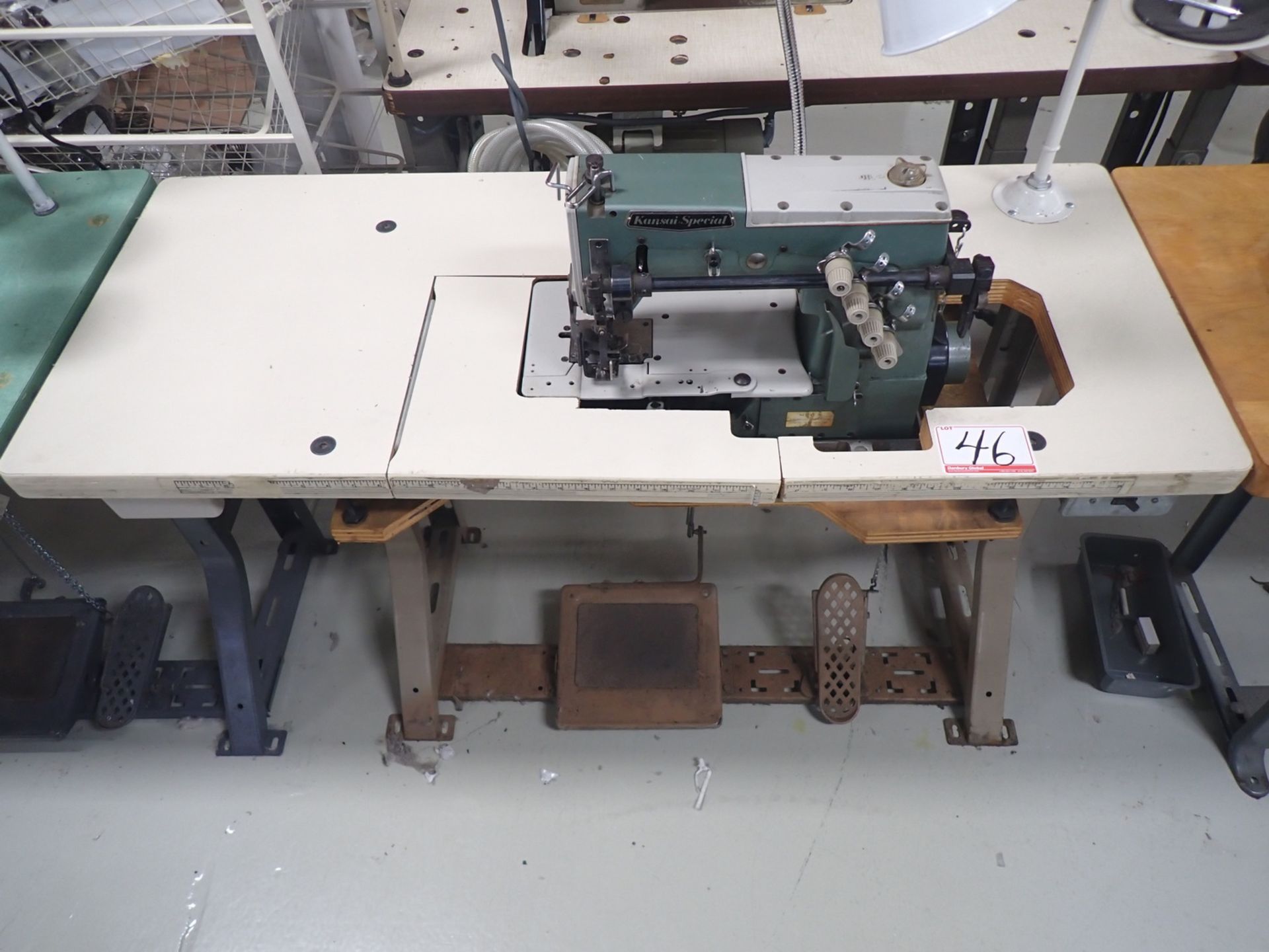 KANSAI DFU-1402MR DOUBLE NEEDLE CHAIN STITCH MACHINE (APPROX 1/4" GAP) (110V) - Image 9 of 9