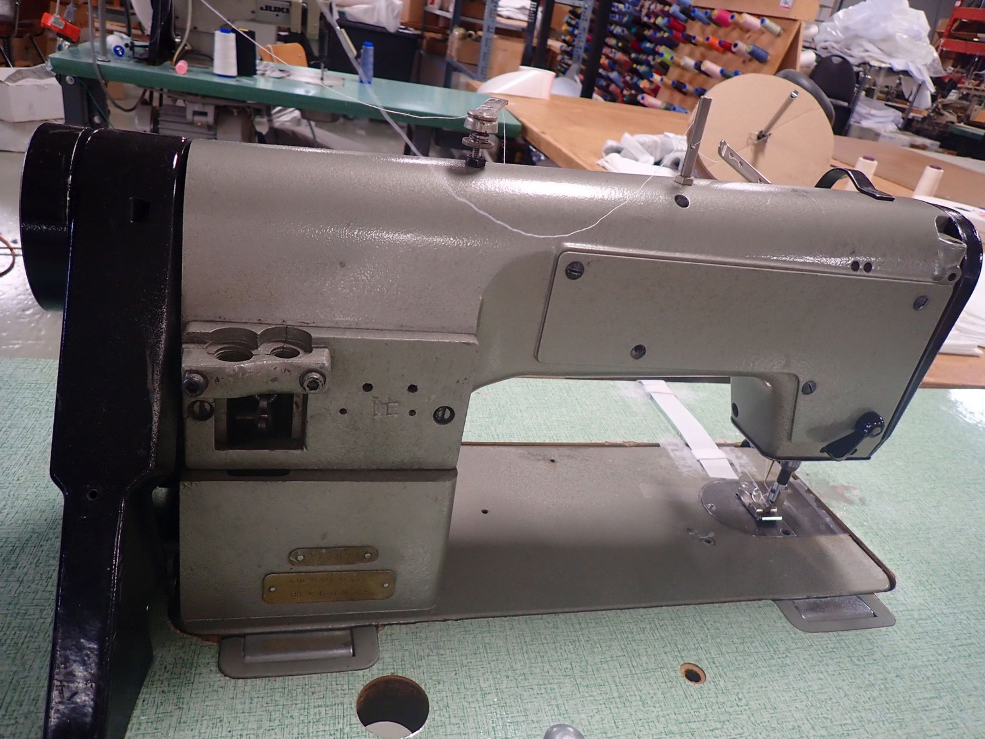 PFAFF 438-6/0 900/51 BSX60N25 ZIG ZAG MACHNIE - Image 2 of 6