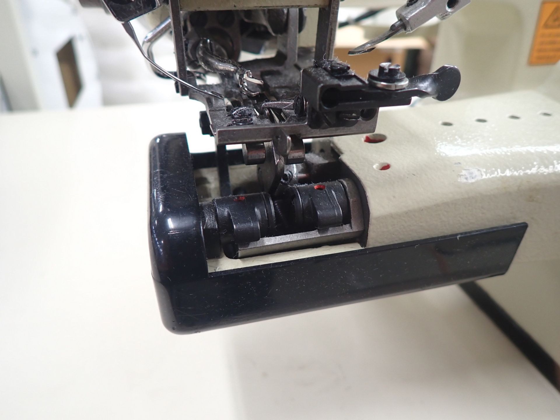 YAMATO CM-352 BLINDSTITCH MACHINE, S/N CM43004 W/ NEEDLE POSITIONER (110V) - Image 2 of 6