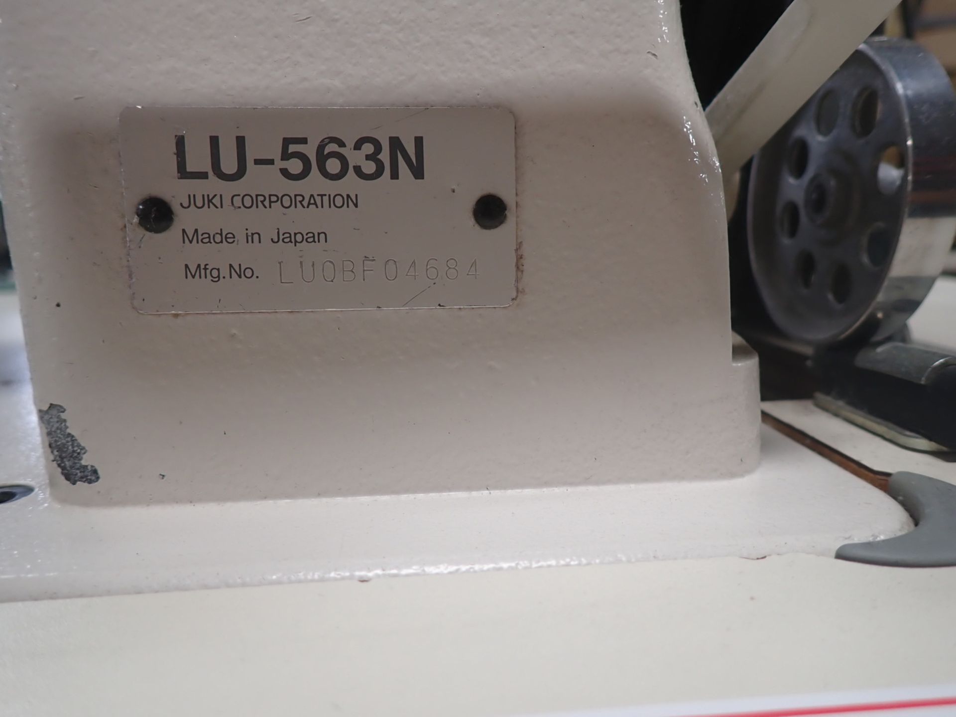 JUKI LU-563N SINGLE NEEDLE WLAKING FOOT MACHINE, S/N LUOBFO4684 W/ 12 BOBBINS, NEEDLES & PIPING FOOR - Image 2 of 9