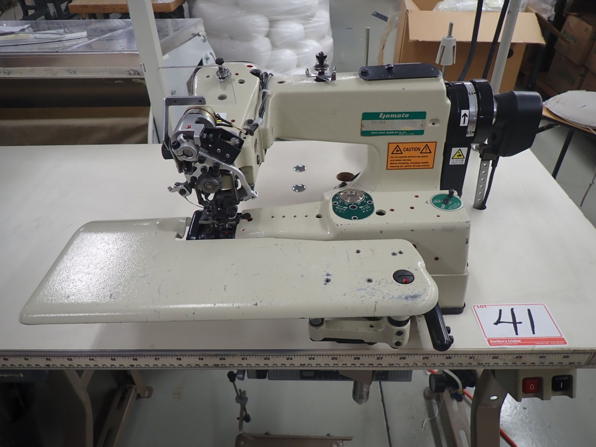 YAMATO CM-352 BLINDSTITCH MACHINE, S/N CM43004 W/ NEEDLE POSITIONER (110V)