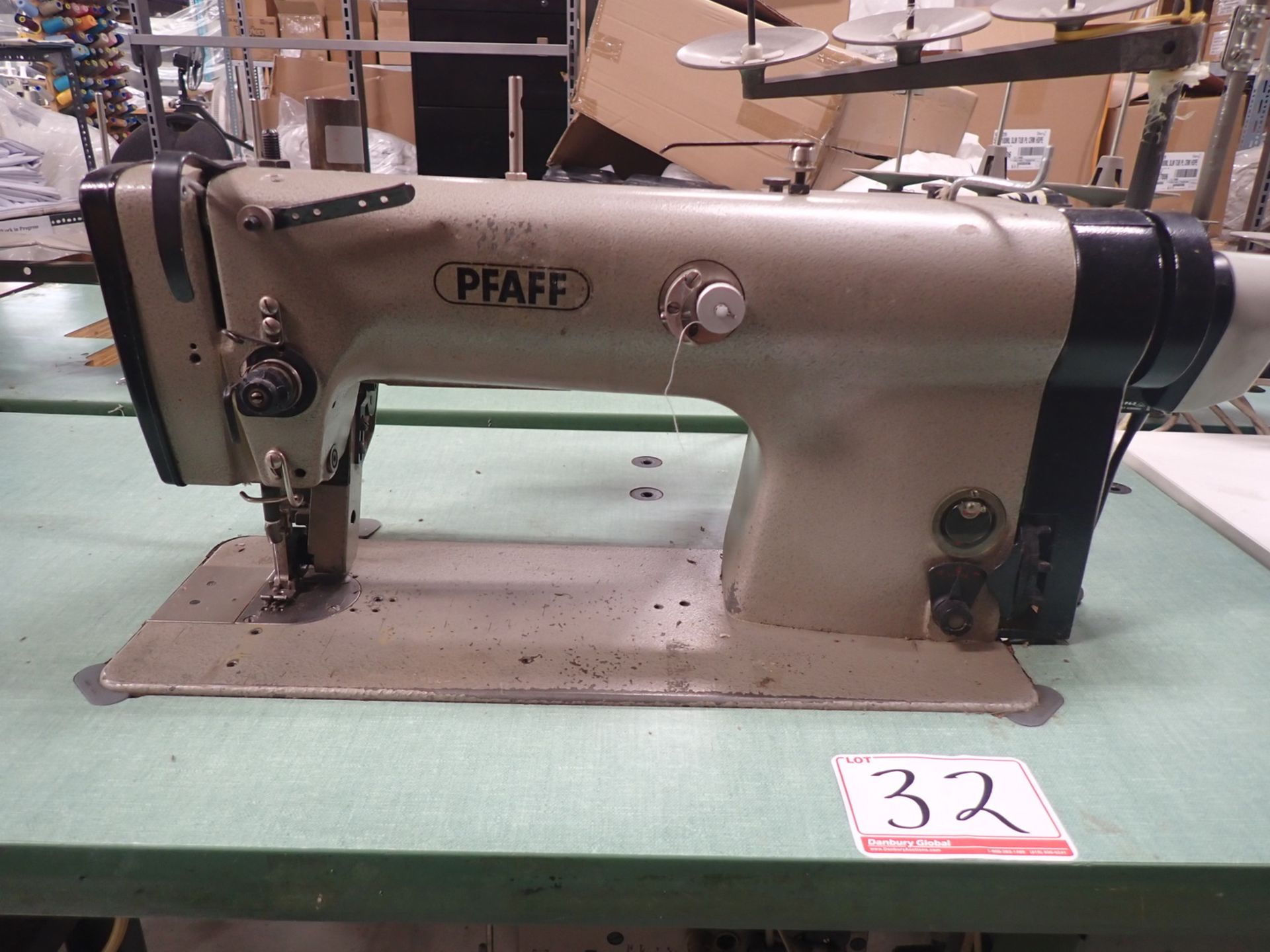 PFAFF 489-6/01 900/51-BS-N-46 SINGLE NEEDLE MACHINE W/ PULLER + NEEDLE POSITIONER