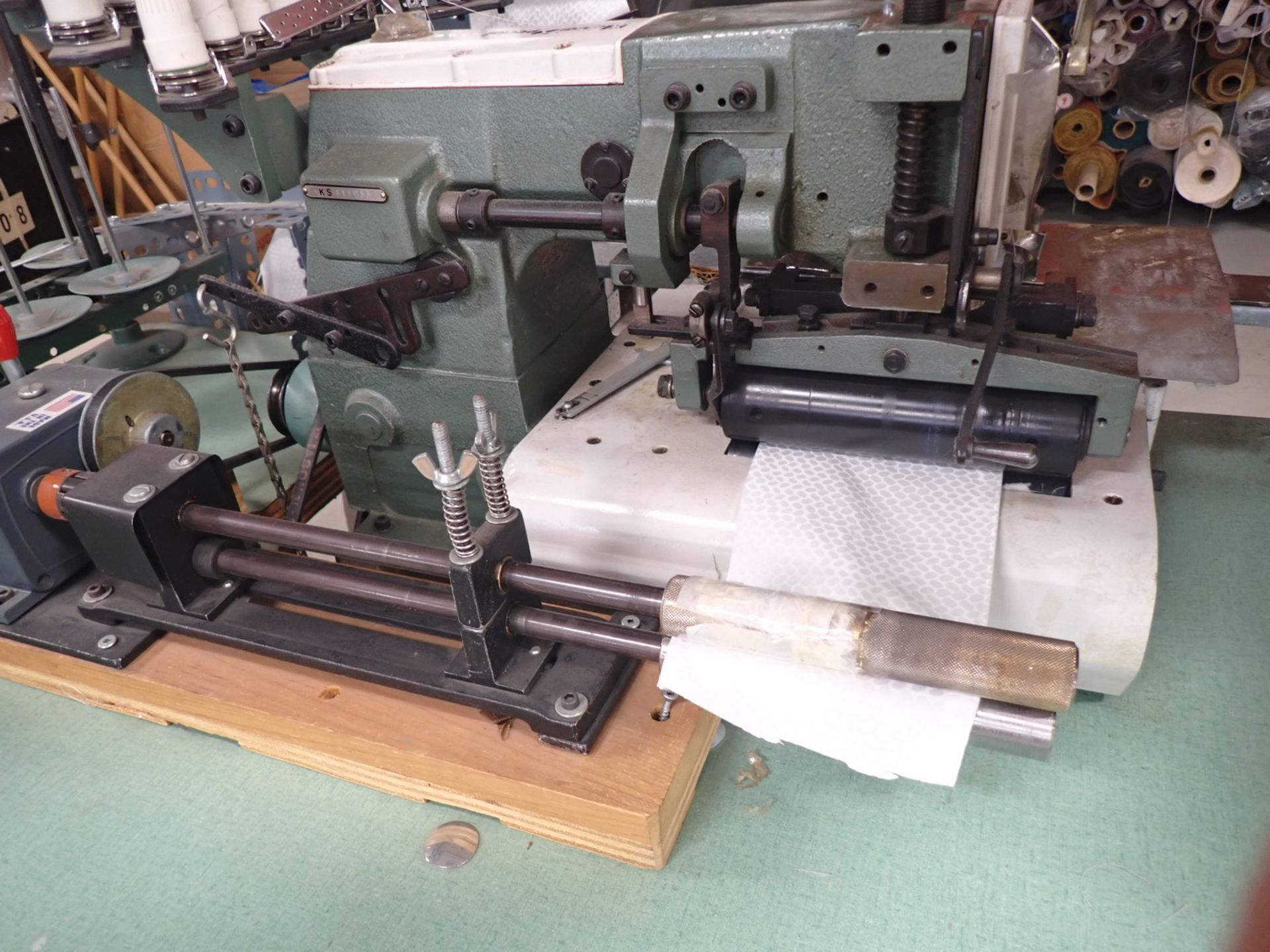 KANSAI DFB-1425P MULTI NEEDLE CHAIN STITCH MACHINE W/ FEED FOLDER ATTACHMENT + PULLER - Image 4 of 6