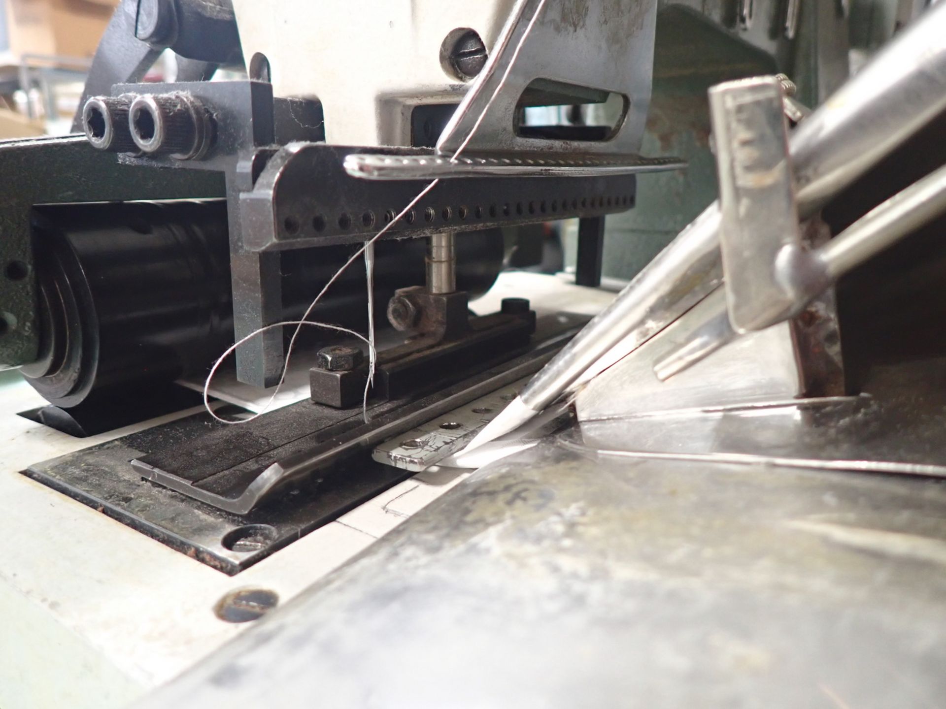 KANSAI DFB-1425P MULTI NEEDLE CHAIN STITCH MACHINE W/ FEED FOLDER ATTACHMENT + PULLER - Image 3 of 6