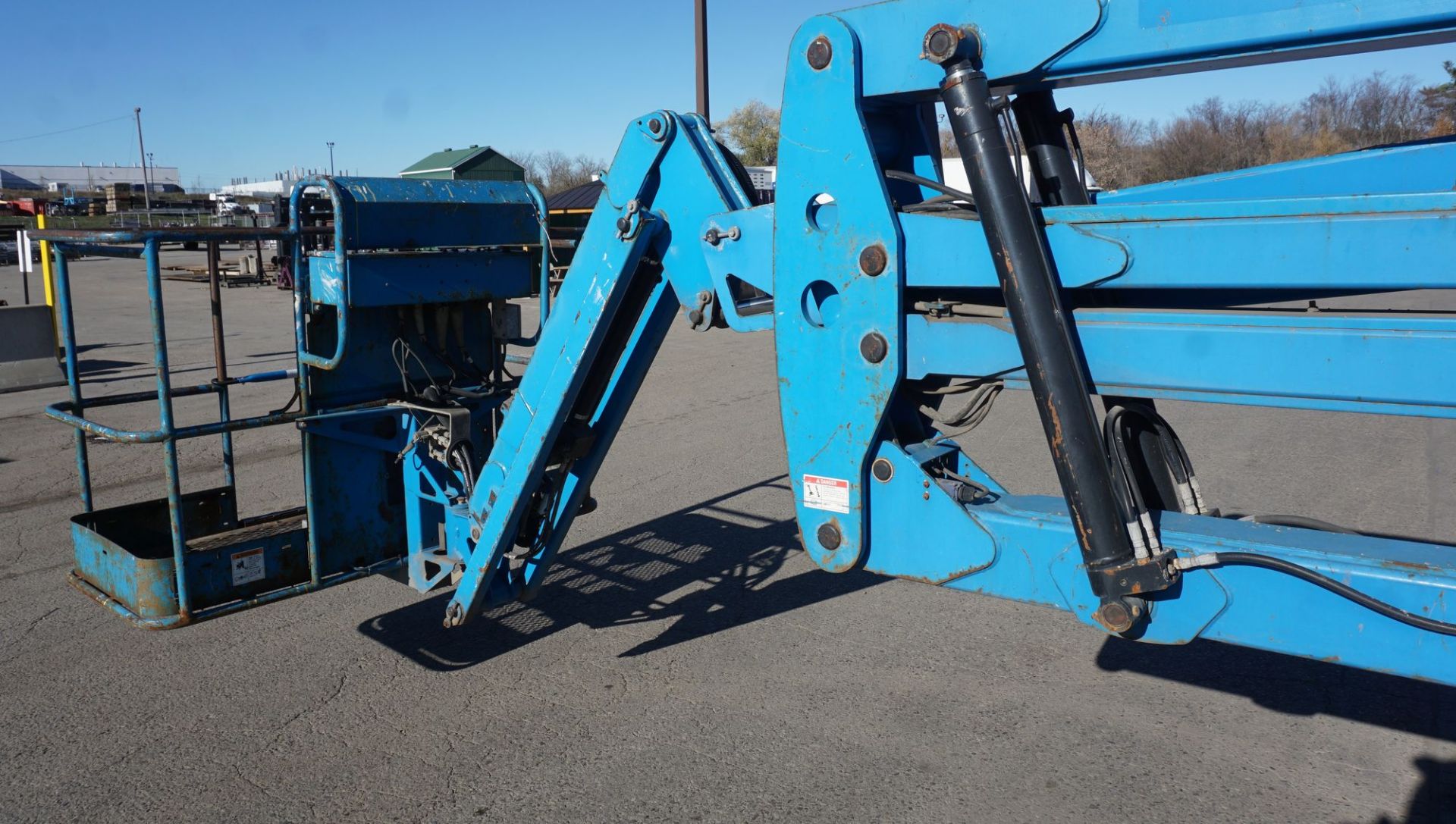 2008 GENIE MODEL Z45/25J BATTERY POWERED ARTICULATING BOOM LIFT, 45' MAX PLATFORM HEIGHT - 51' - Image 7 of 10