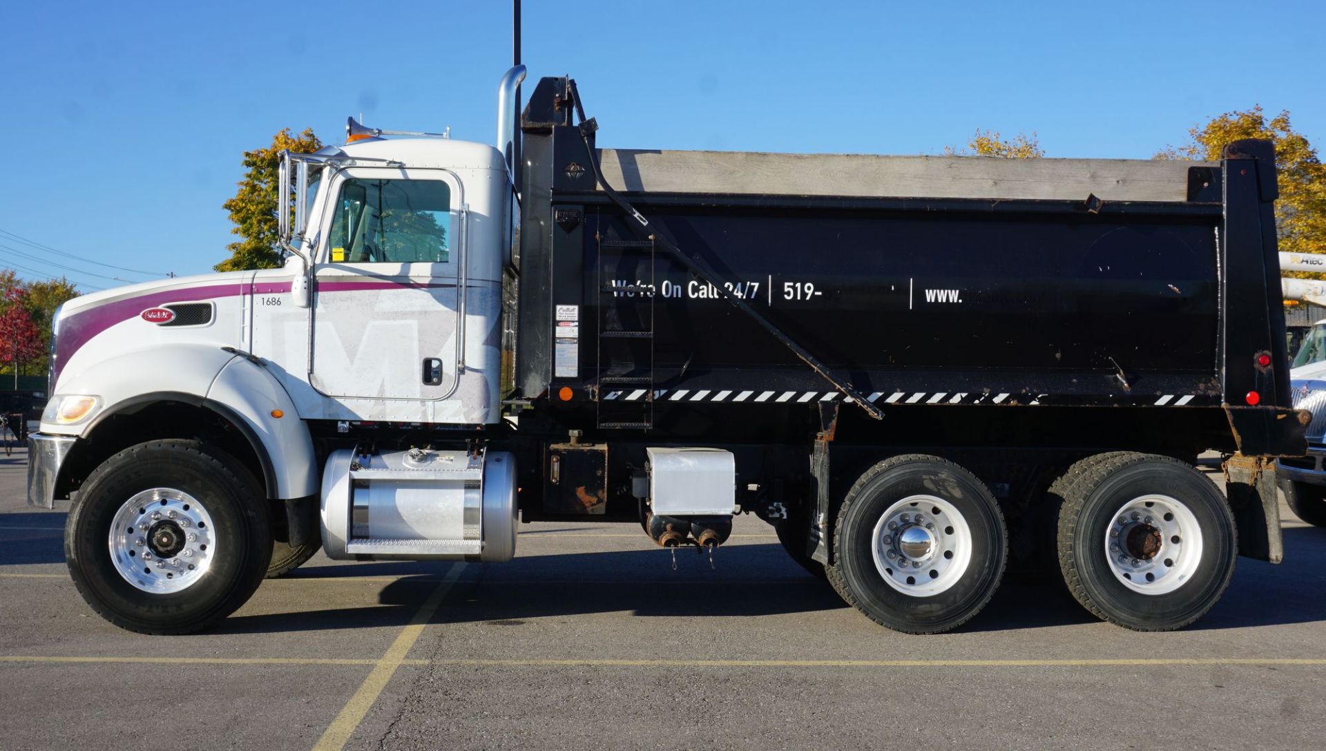 2016 PETERBILT MODEL 348 TANDEM AXLE DUMP TRUCK W/ PACCAR MODEL C1PX-9 8.9L DIESEL ENGINE, VIN - Image 12 of 23