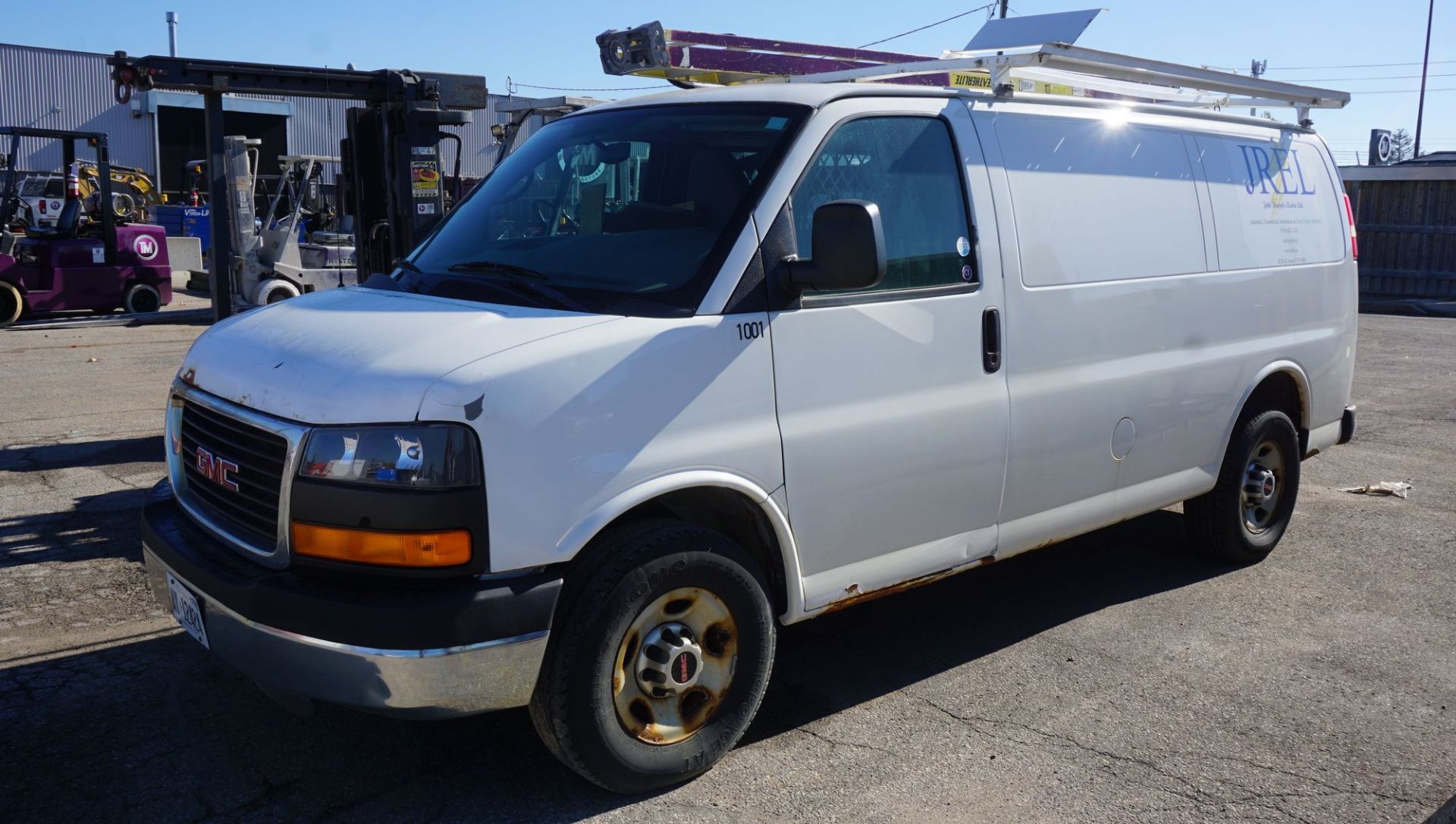 2010 GMC SAVANA CARGO VAN, 4X2, W/ V8 GAS ENGINE, VIN 1GTZGFBA5A1148670 (APPROX. 270,000 KMS) - Image 2 of 10