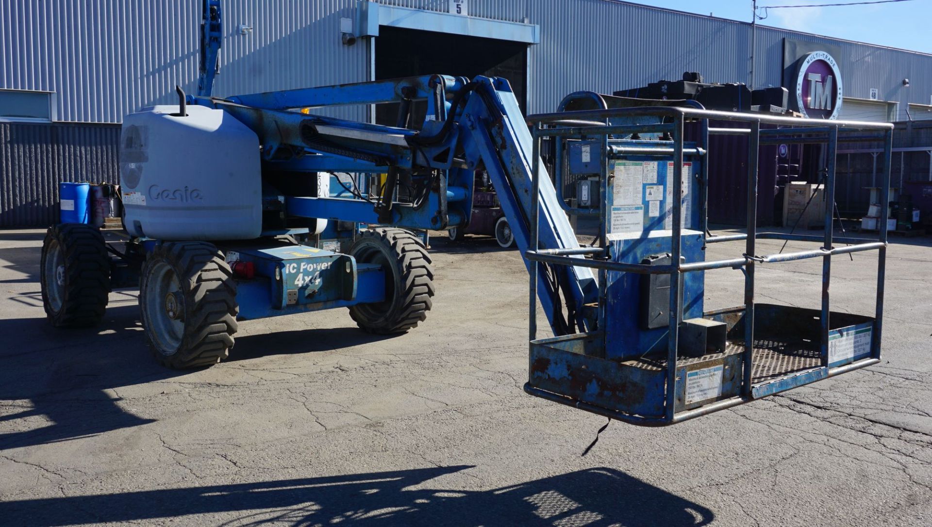 2005 GENIE MODEL Z45/25J GAS POWERED 4X4 ARTICULATING BOOM LIFT, 45' MAX PLATFORM HEIGHT - 51' - Image 3 of 13