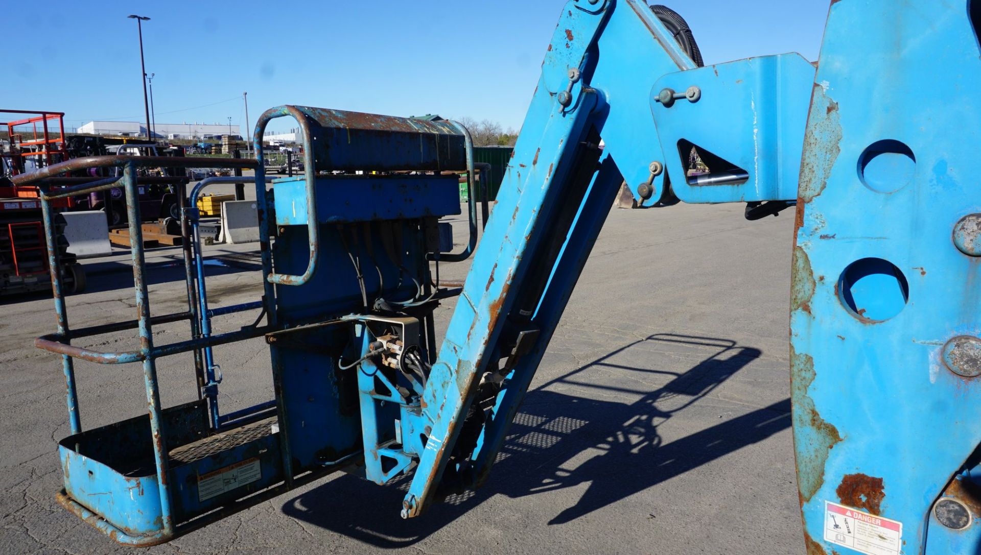 2007 GENIE MODEL Z-45/25 BATTERY POWERED ARTICULATING BOOM LIFT, 45' MAX PLATFORM HEIGHT - 51' - Image 6 of 8