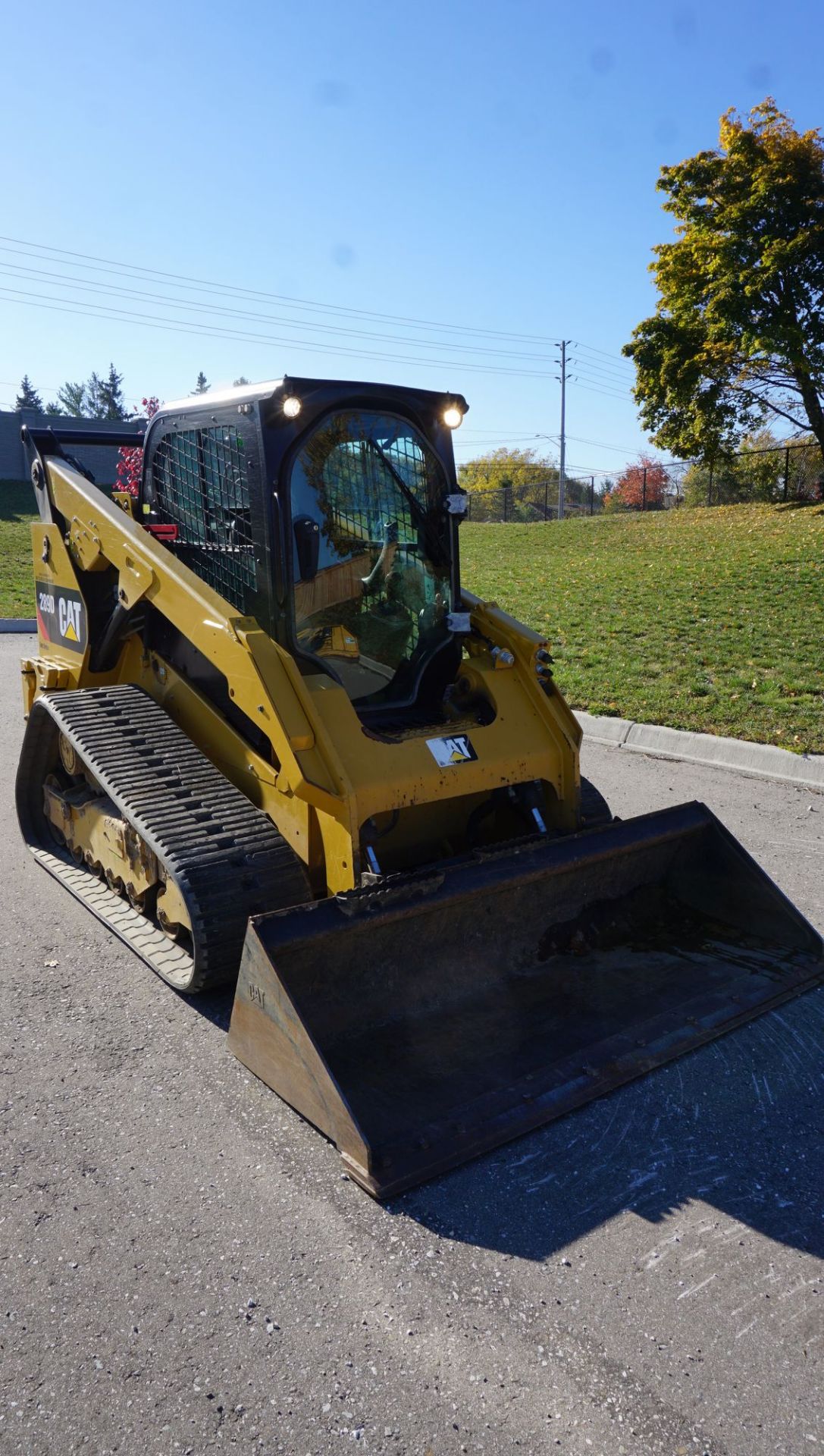 2019 CATERPILLAR MODEL 289D SKID STEER LOADER W/ ENCLOSED CAB, BACKUP CAMERA, HEAT, A/C, RADIO, S/ - Image 5 of 17