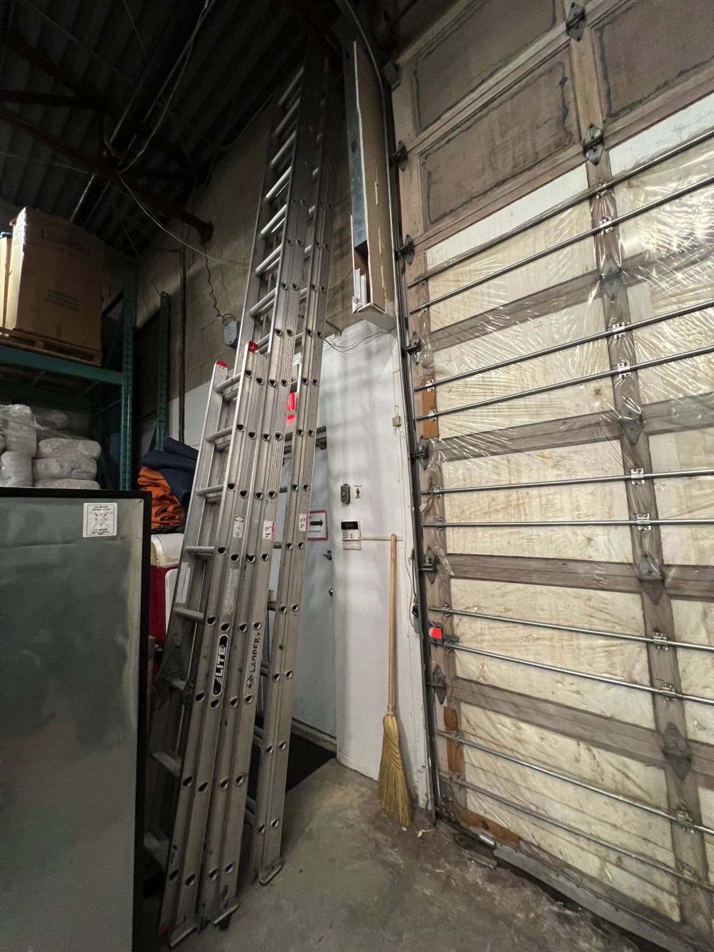 LOT - (2) EAGLE 32' & (1) LITE 16'L ALUMINUM EXTENSION LADDERS (LOCATED AT 37 KODIAK CRES., TORONTO