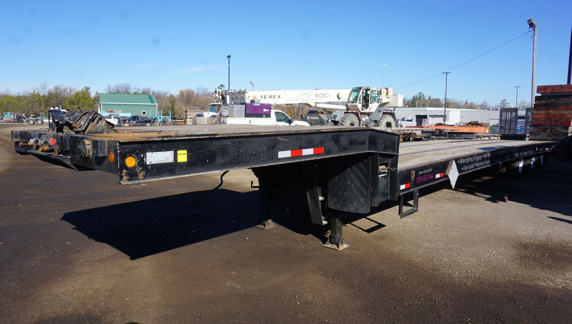 2000 ELGIN TRAILERS 53' TRI-AXLE FLAT-DECK HYDRAULIC TILT TRAILER, WOOD DECKING, 55,056KG (121,000 - Image 3 of 40