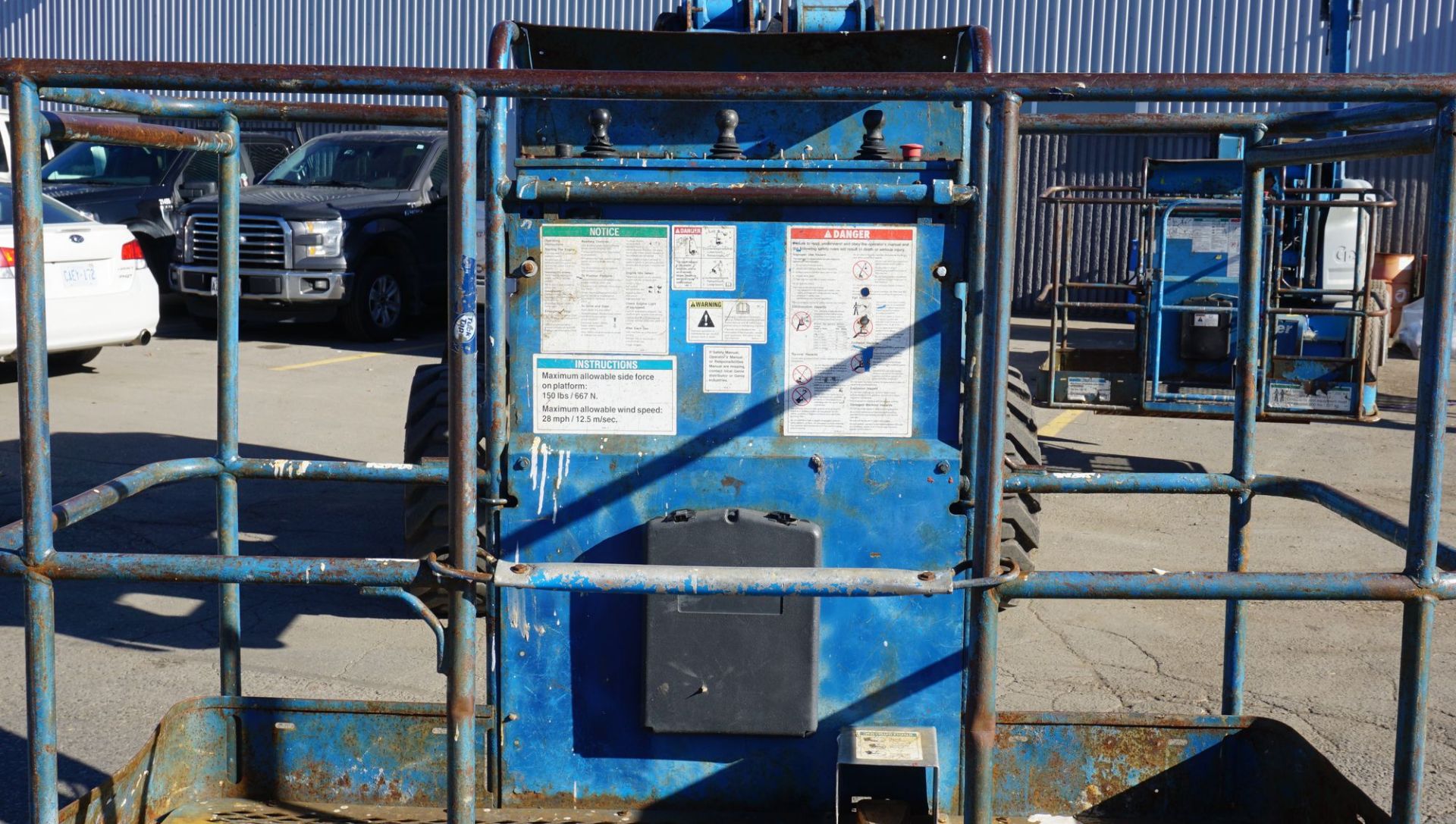 2005 GENIE MODEL Z45/25J GAS POWERED 4X4 ARTICULATING BOOM LIFT, 45' MAX PLATFORM HEIGHT - 51' - Image 2 of 13