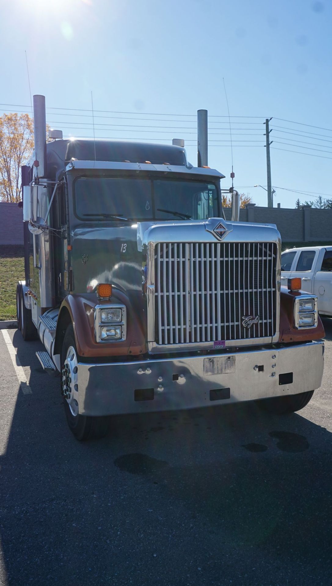 1999 INTERNATIONAL MODEL 9300 CONVENTIONAL CAB W/ SLEEPER C/W CUMMINS MODEL N14 14.0L DIESEL ENGINE, - Image 2 of 20